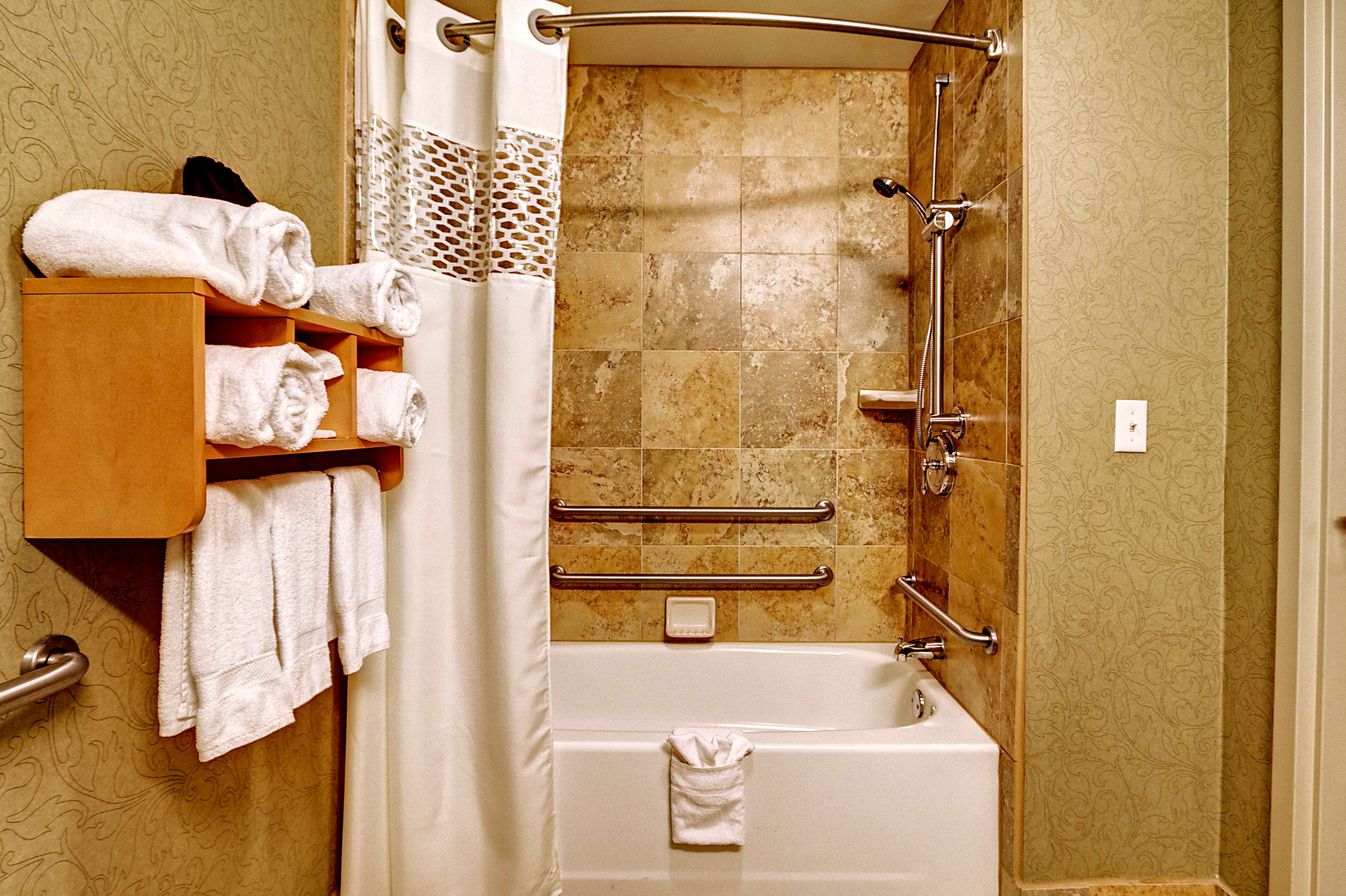 Guest room bath