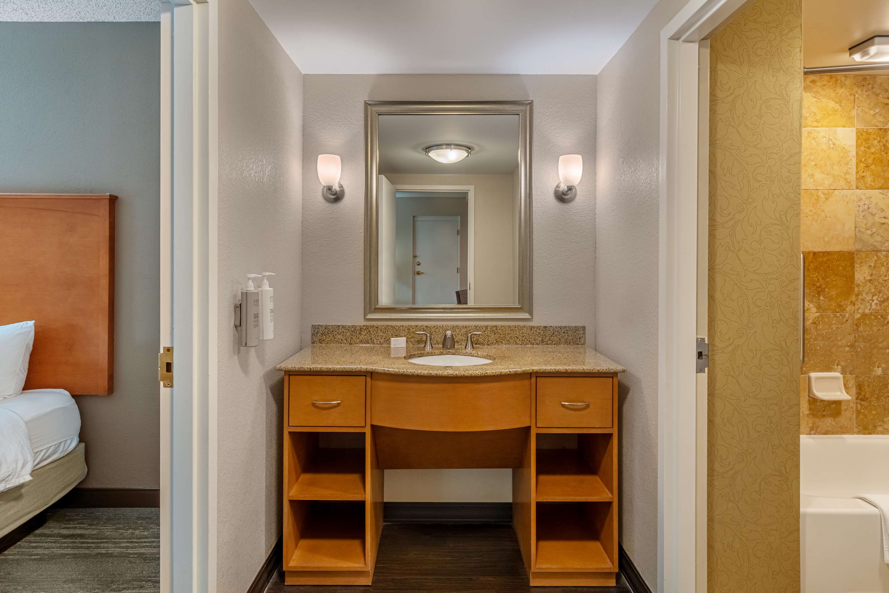 Guest room bath