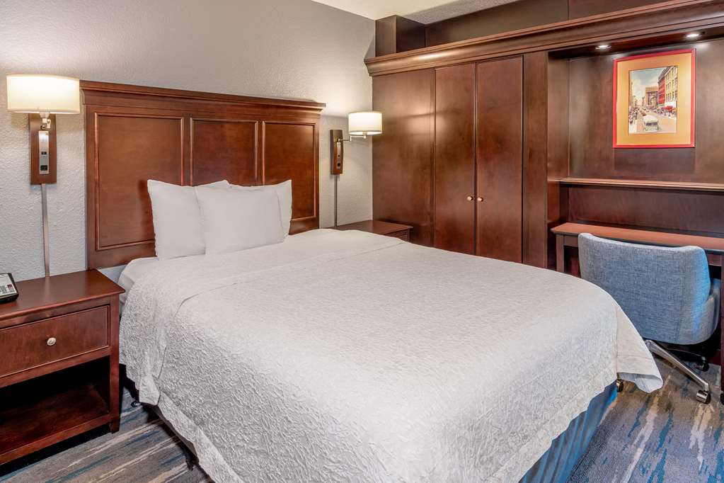 Hampton Inn by Hilton Nashville/Vanderbilt - Tap to explore photos