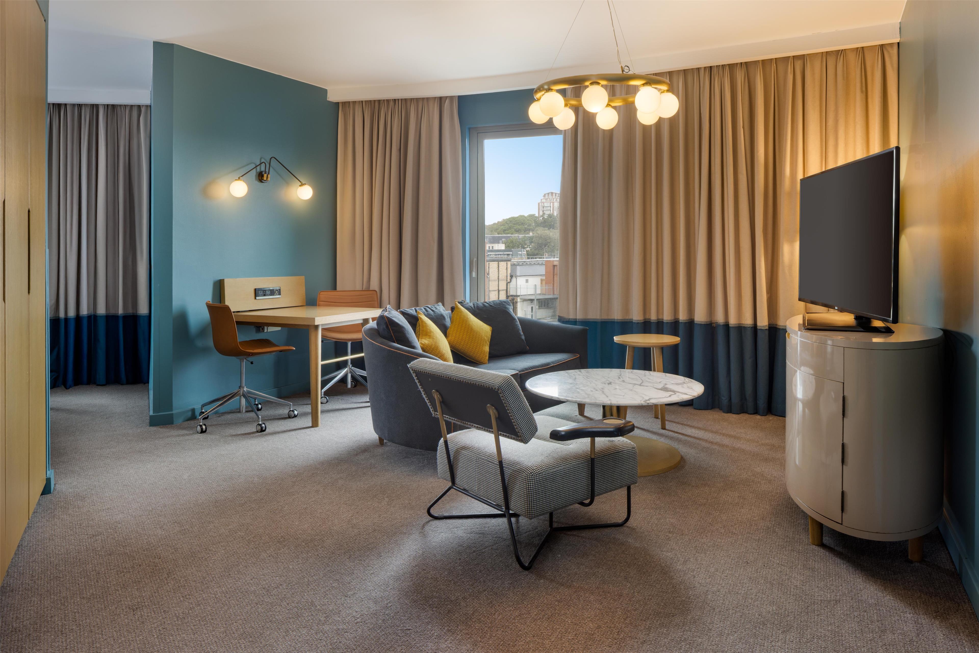 Hilton Bournemouth Room Type - KING JUNIOR SUITE
