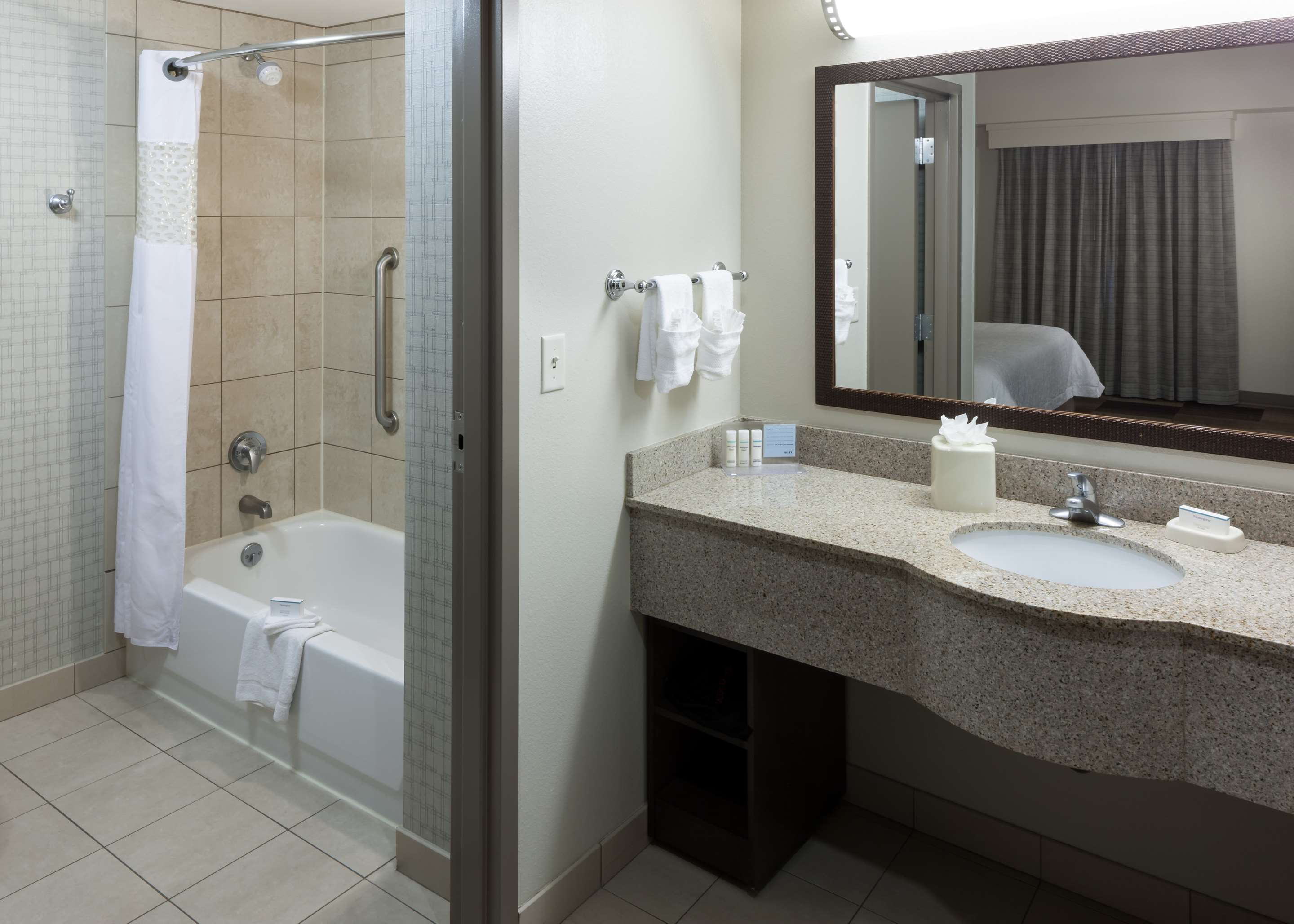 Guest room bath