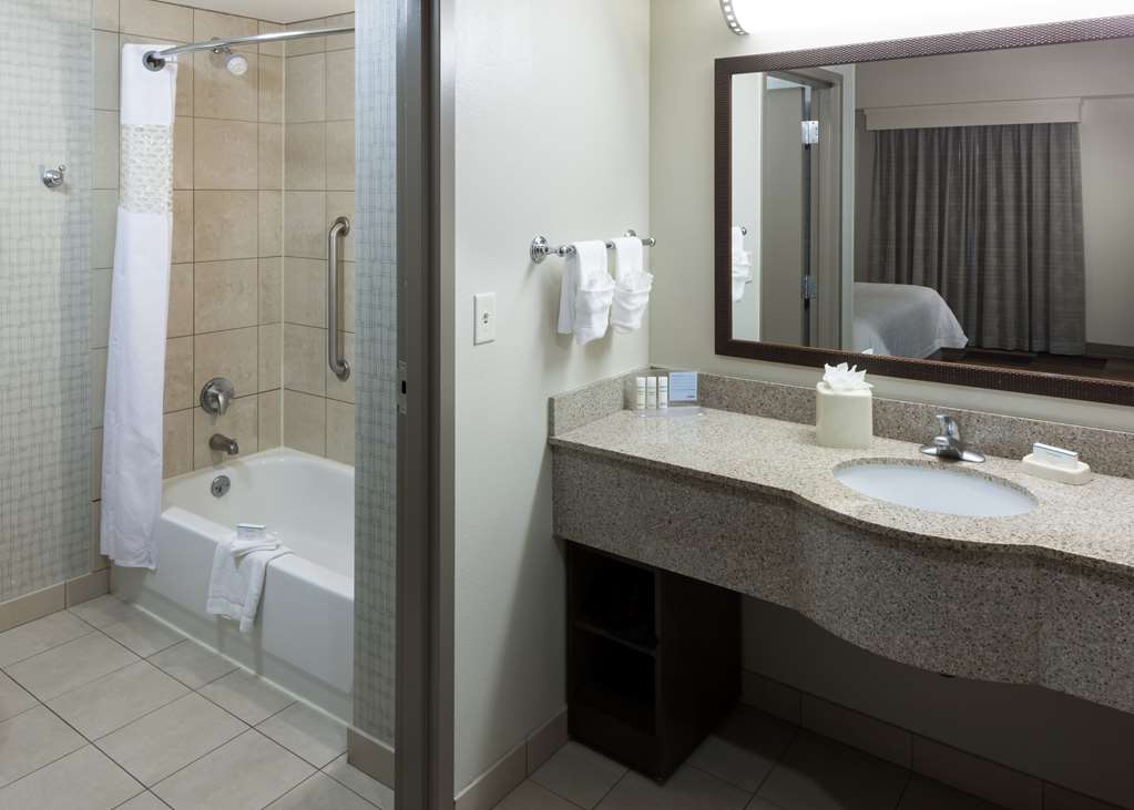 Hampton Inn & Suites Boise-Downtown Room Type - 1KG MOB HR ACC TUB STUD NS