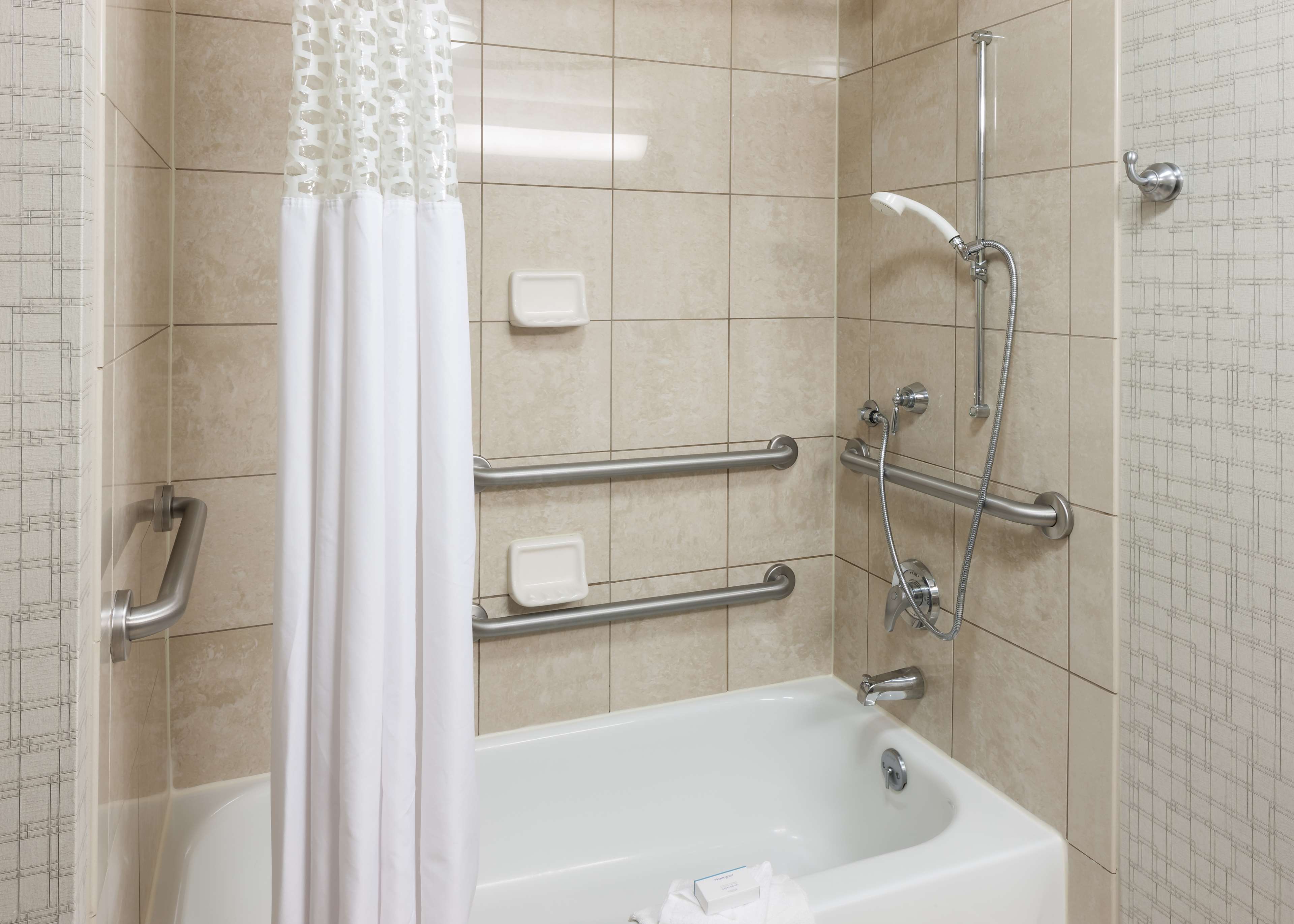 Hampton Inn & Suites Boise-Downtown Room Type - 1KNG MOB HEAR ACC W TUB NS