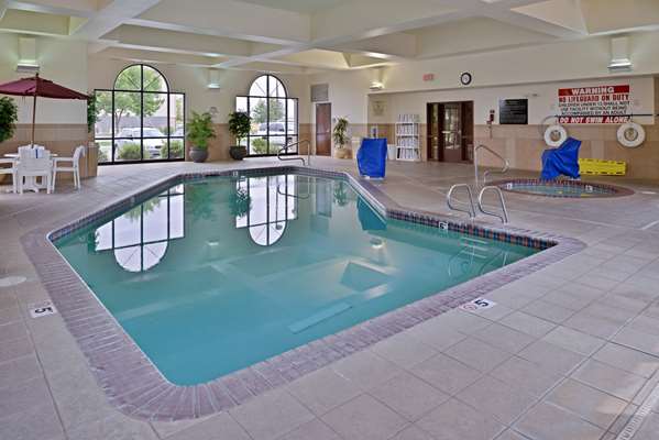 Pool - Hampton Inn & Suites Meridian - I-84, Exit 46