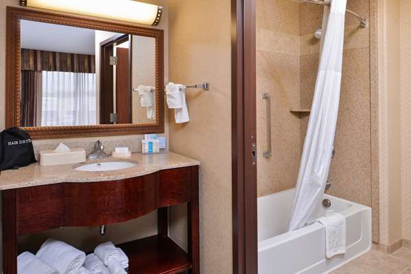  - Hampton Inn & Suites Meridian - I-84, Exit 46