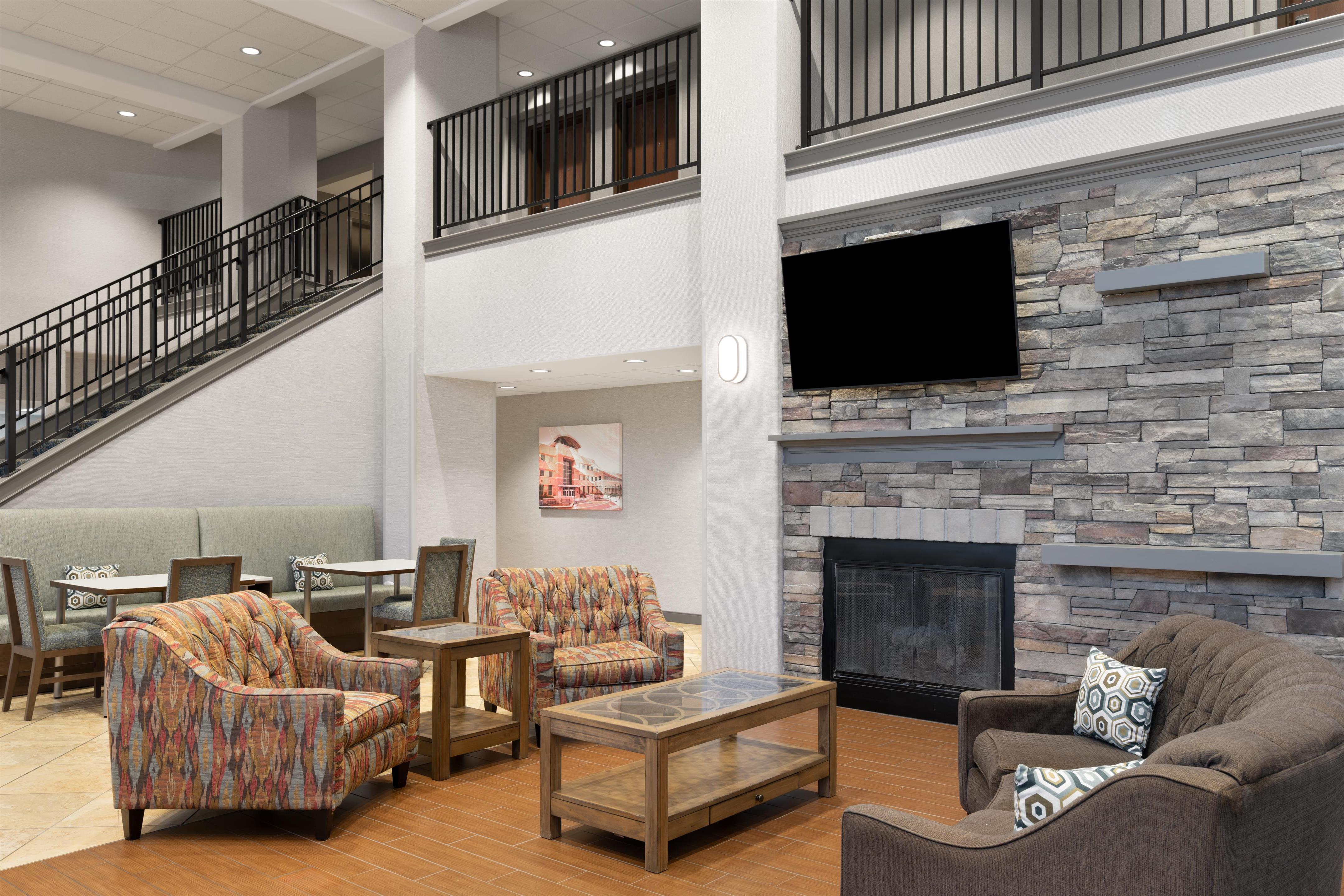 Lobby | Hampton Inn & Suites Boise-Meridian