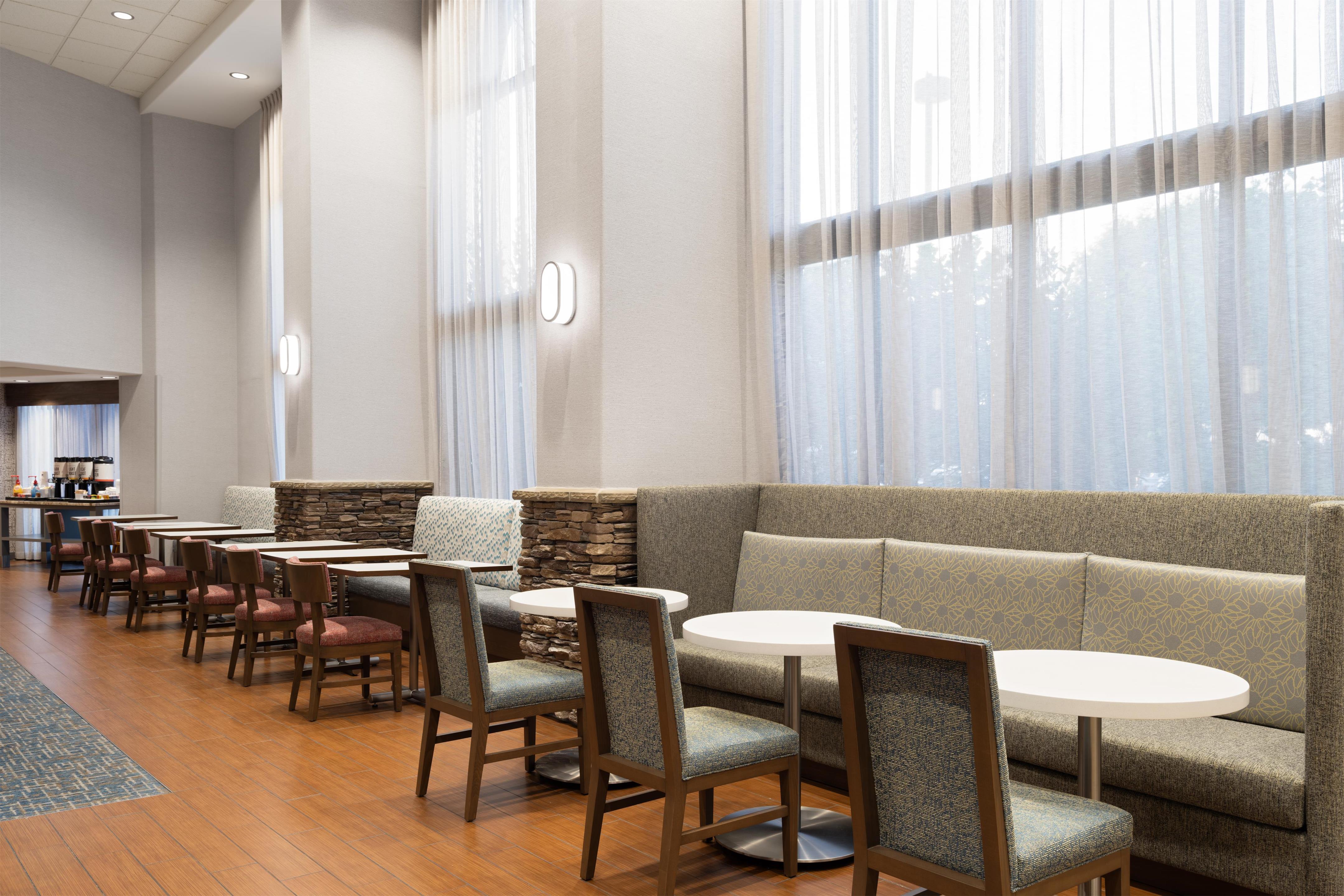 Lobby | Hampton Inn & Suites Boise-Meridian