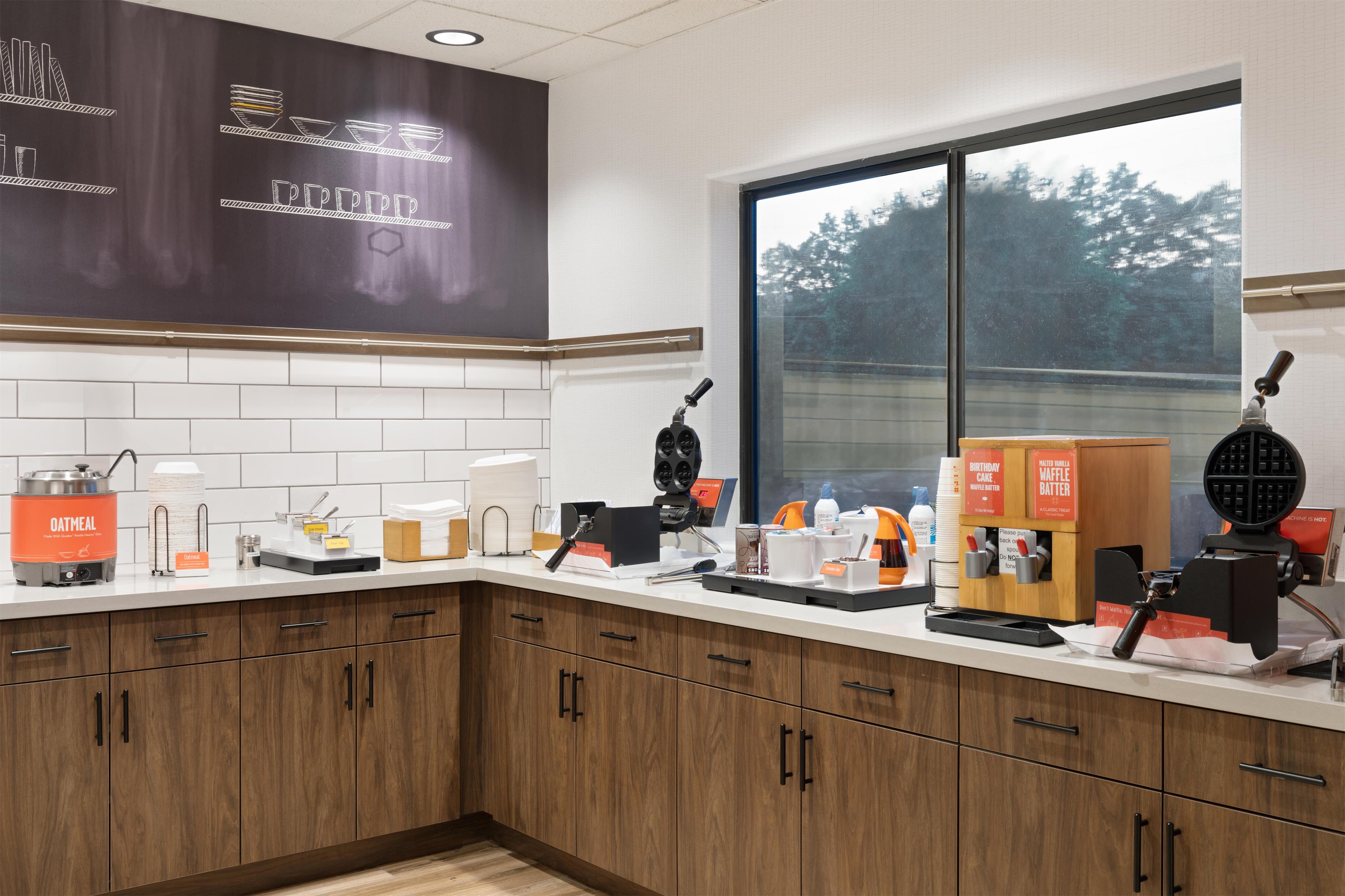 Breakfast Area | Hampton Inn & Suites Boise-Meridian