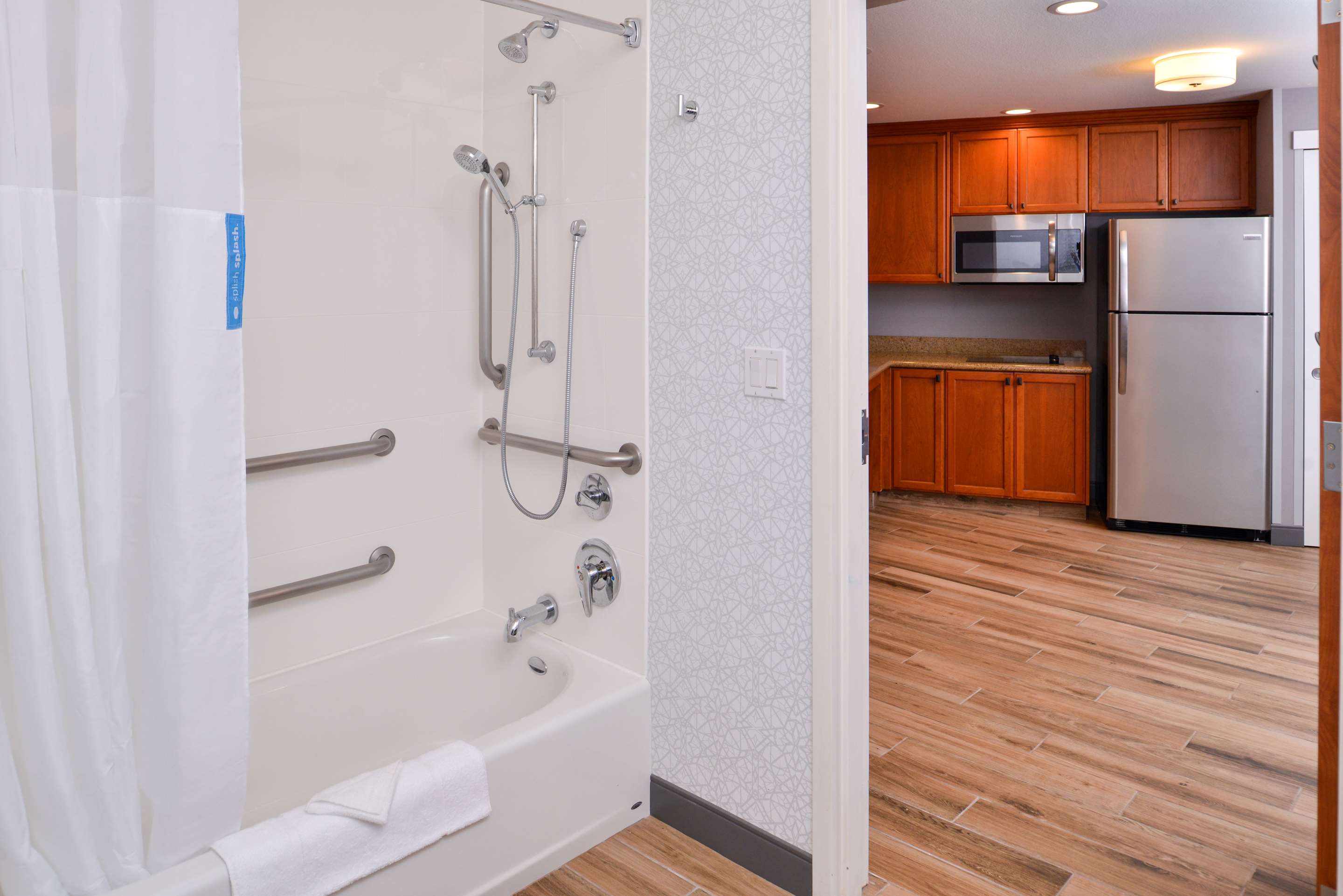 Guest room bath