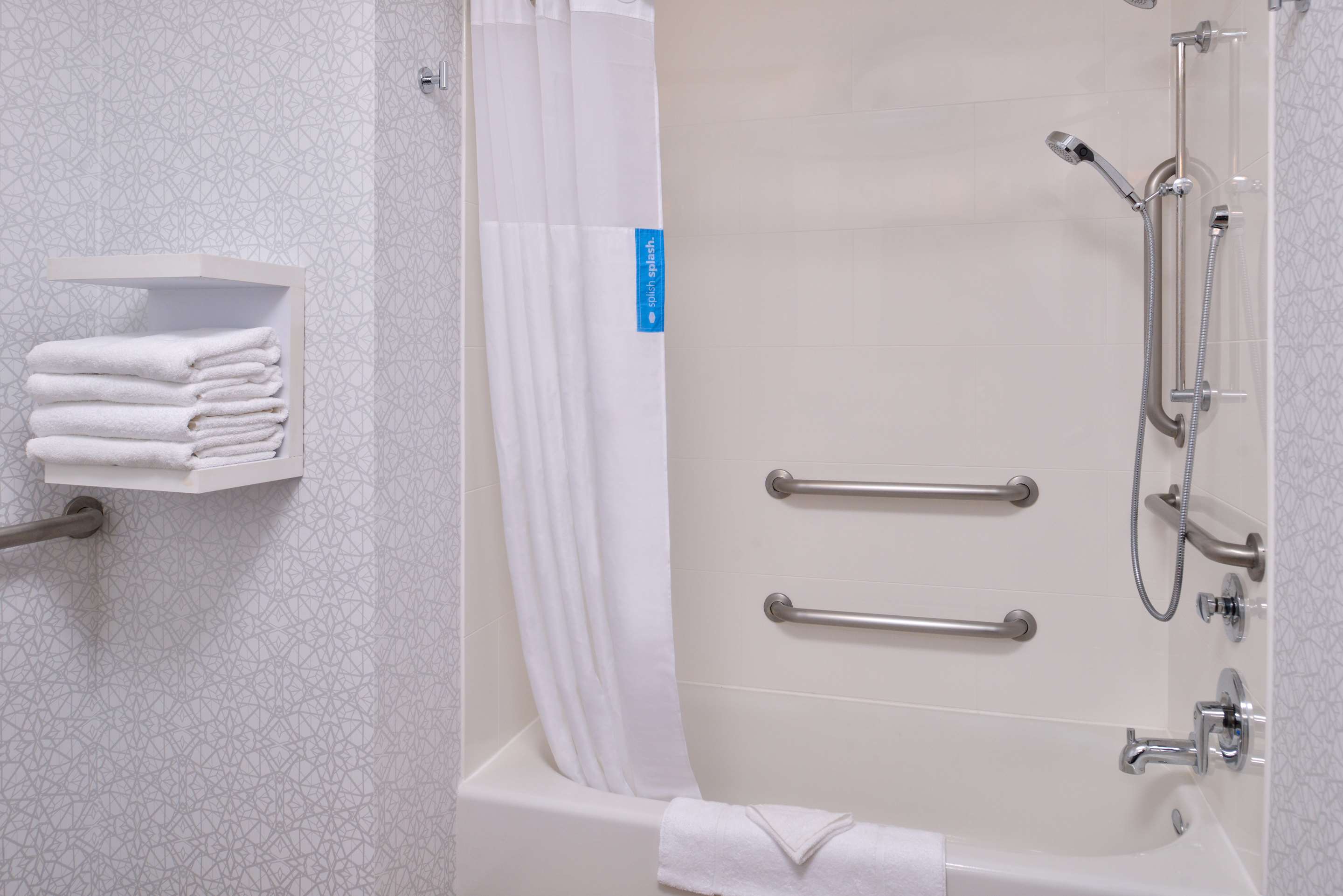 Guest room bath