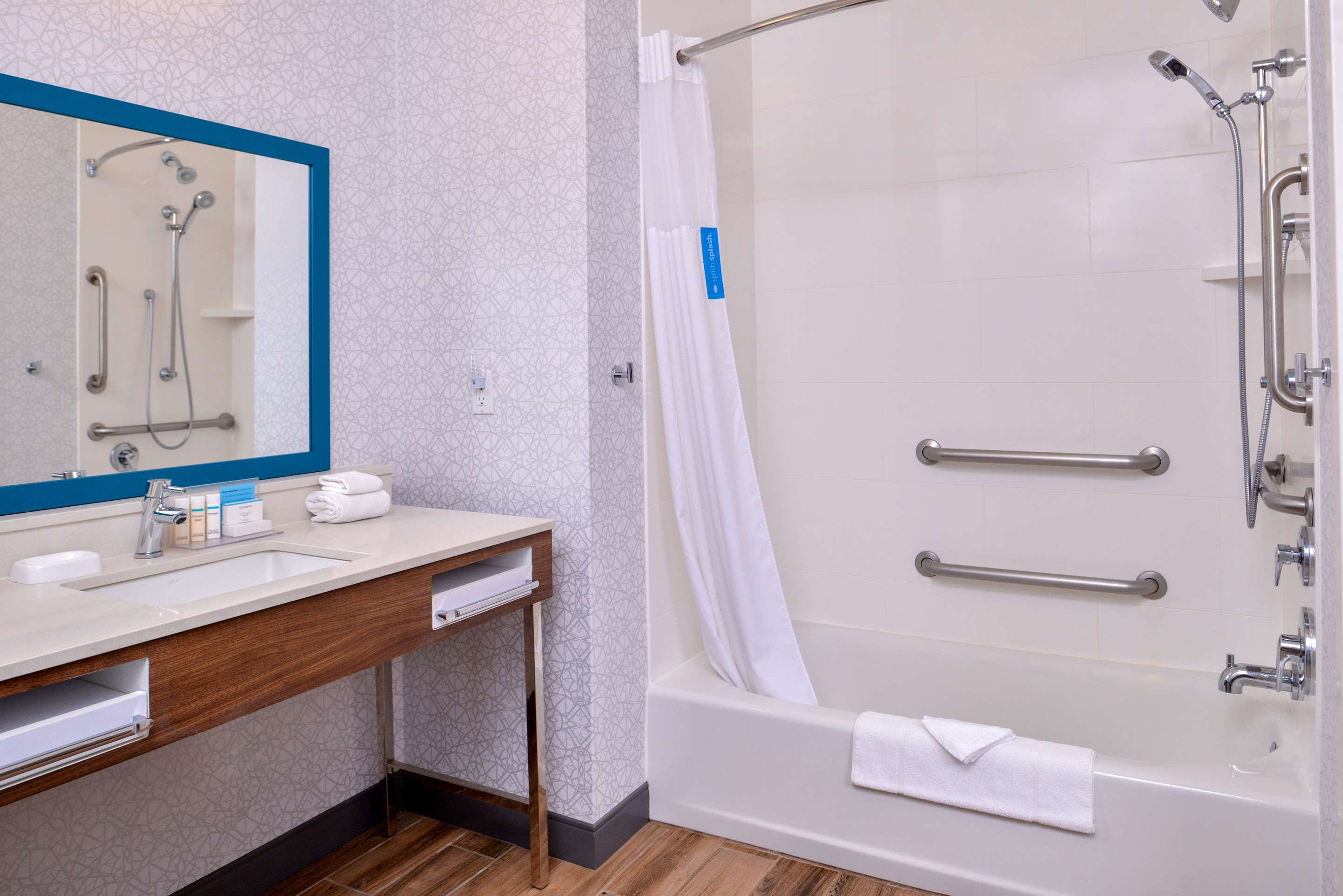 Guest room bath