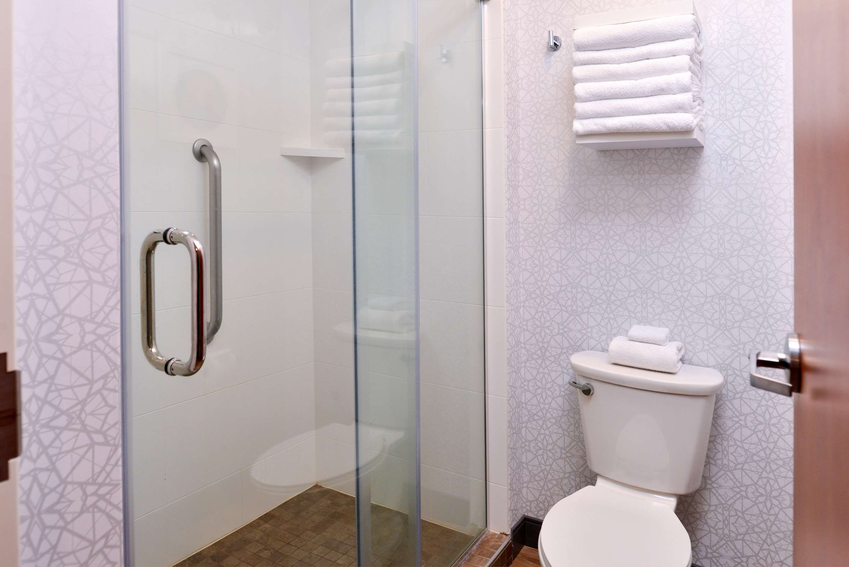 Guest room bath