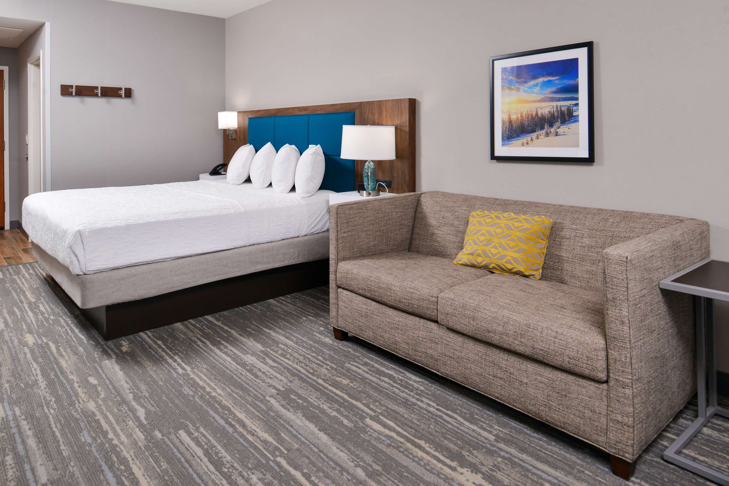 Guest room