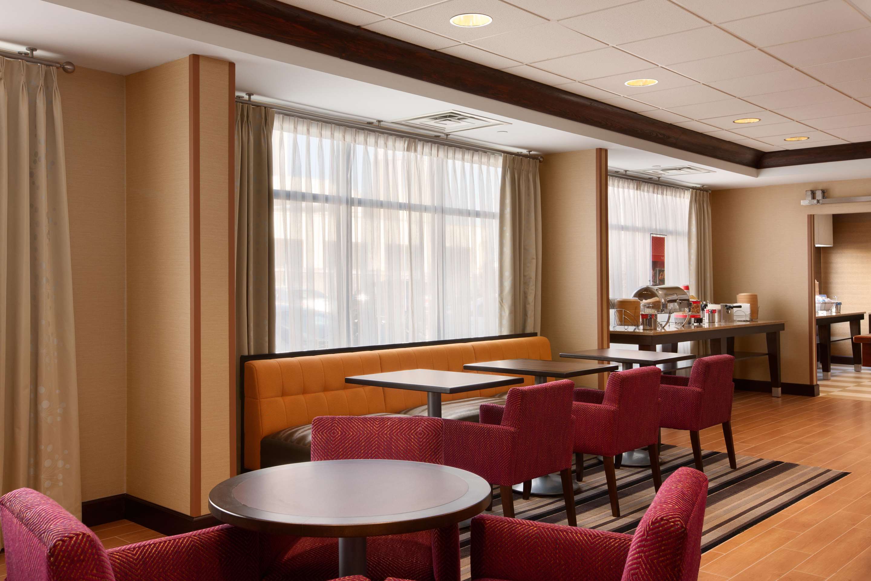 Restaurant | Hampton Inn Boston/Braintree