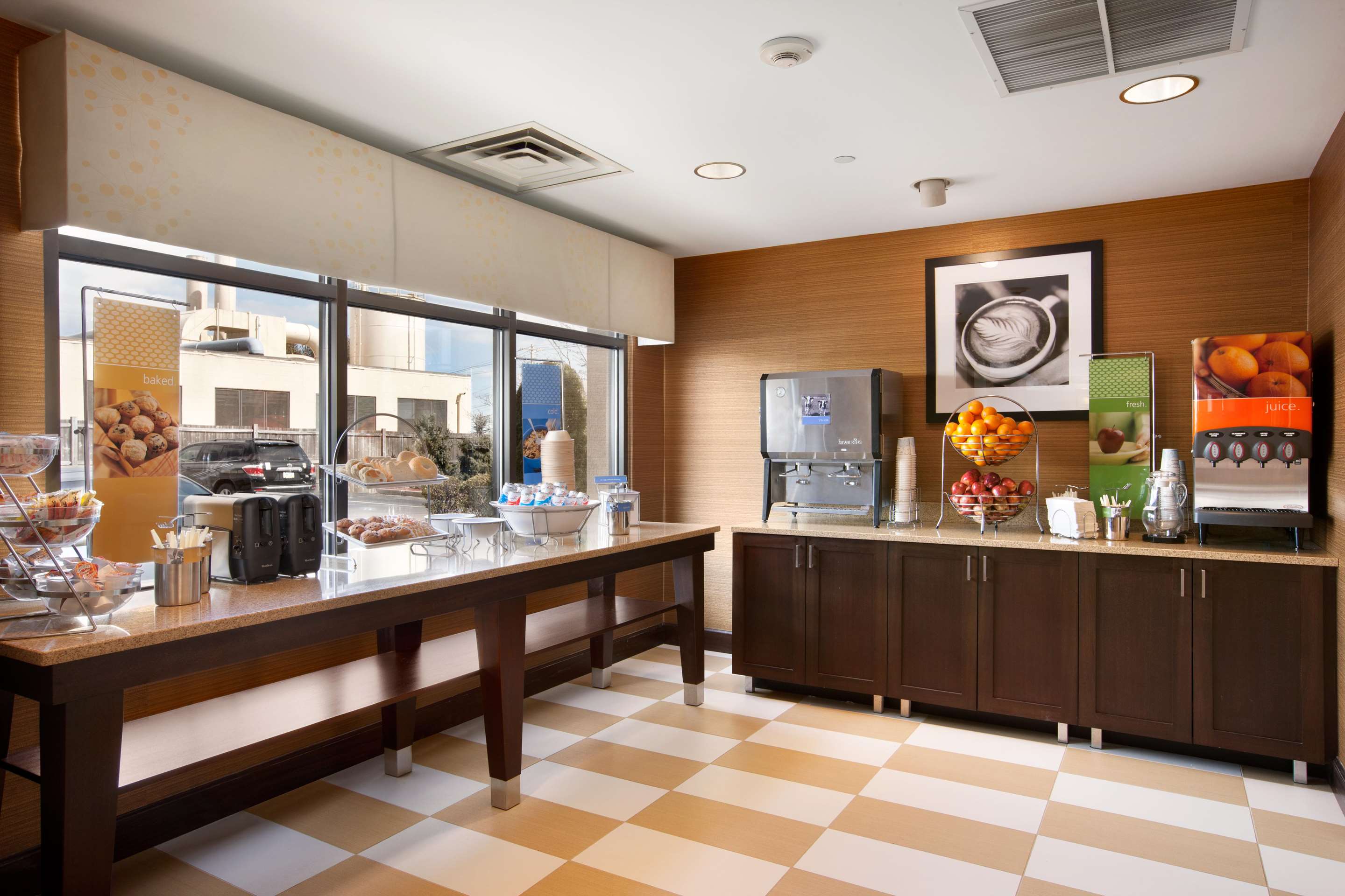 Restaurant | Hampton Inn Boston/Braintree