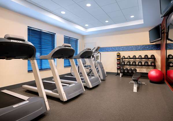 Fitness/ Exercise Room - Hampton Inn Cambridge