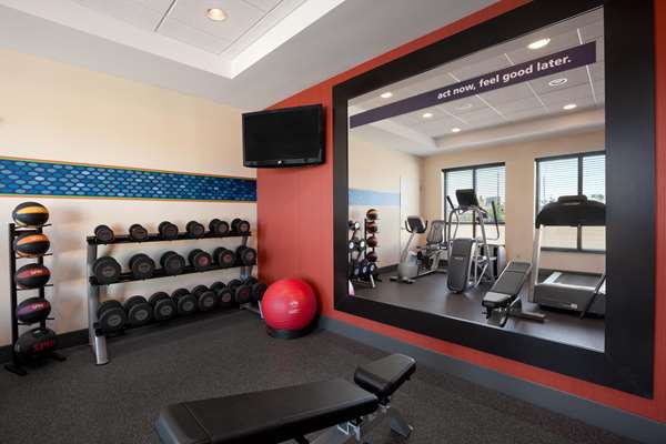 Fitness/ Exercise Room - Hampton Inn Cambridge