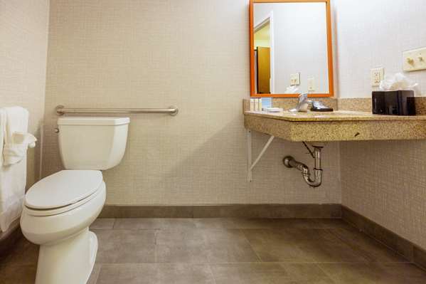  - Hampton Inn Haverhill - I-495, Exit 107