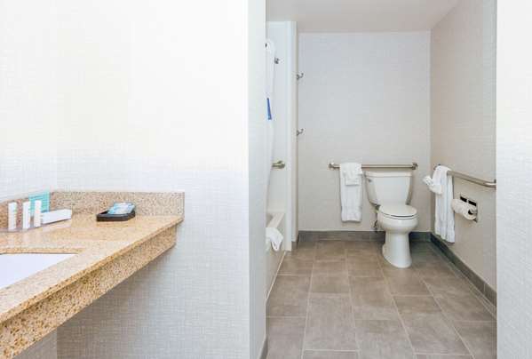  - Hampton Inn Haverhill - I-495, Exit 107