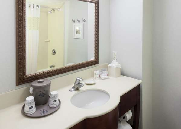  - Hampton Inn & Suites Westford - I-495, Exit 83