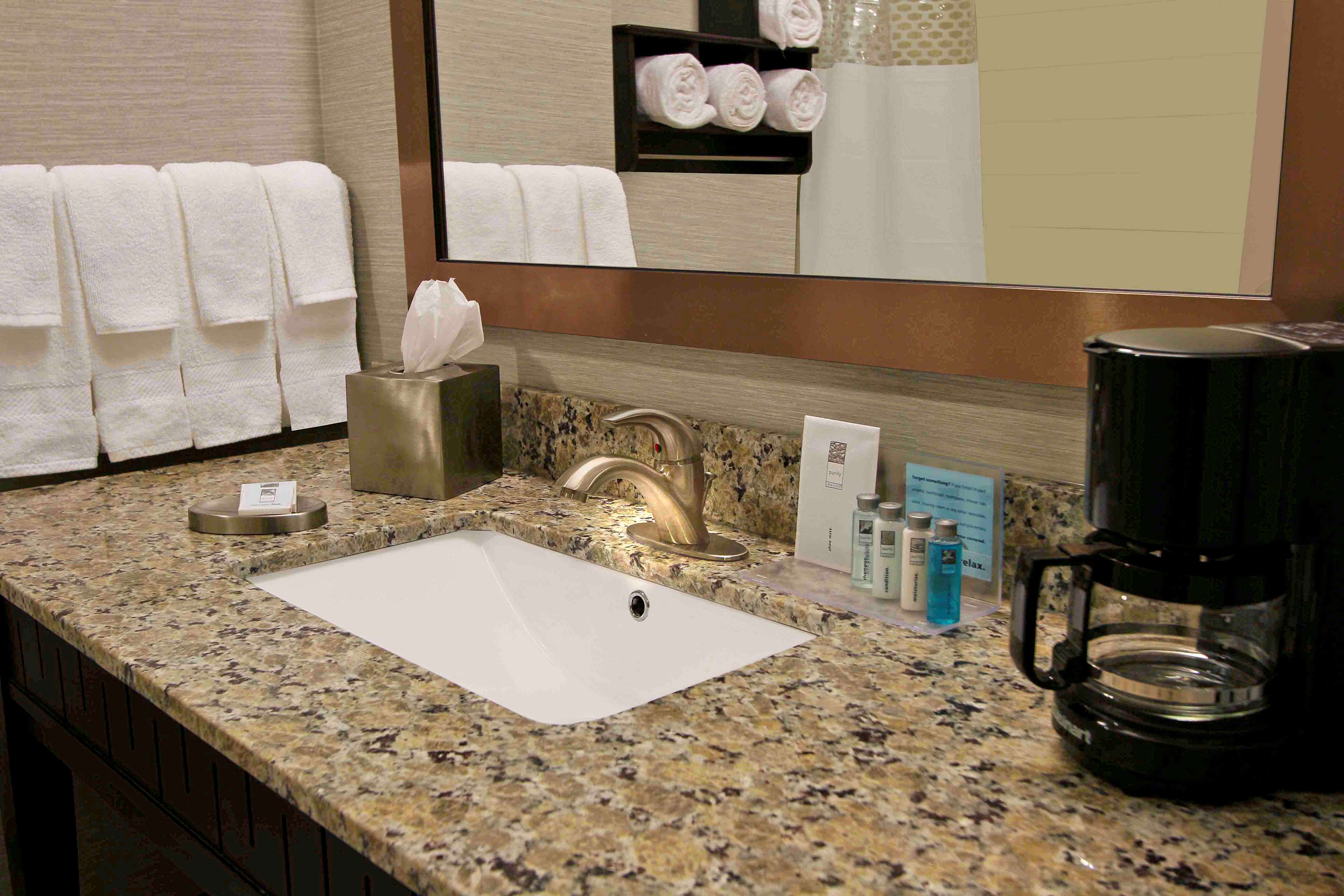 Hampton Inn & Suites by Hilton Winnie Room Type - 2QN MOB HEARING ACC TUB NS