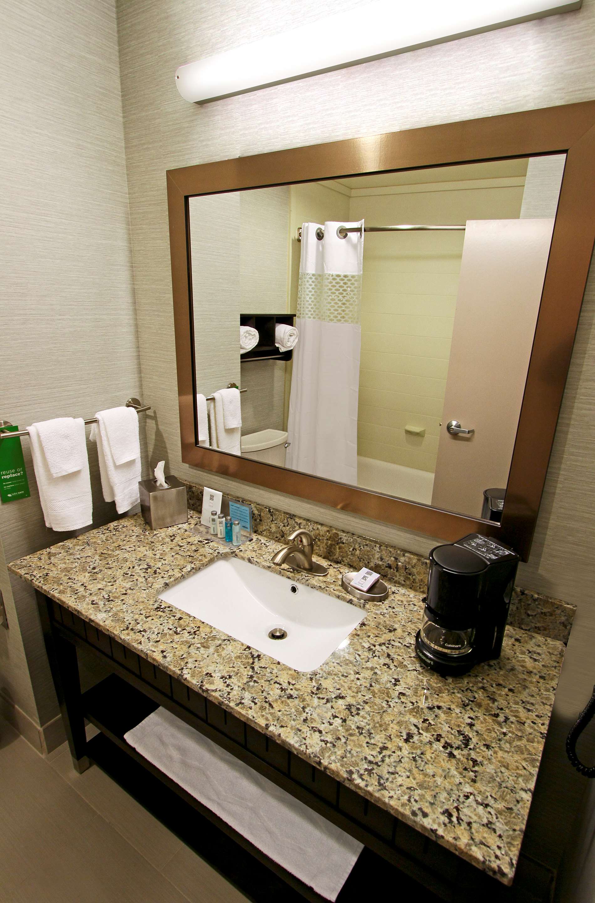 Guest room bath