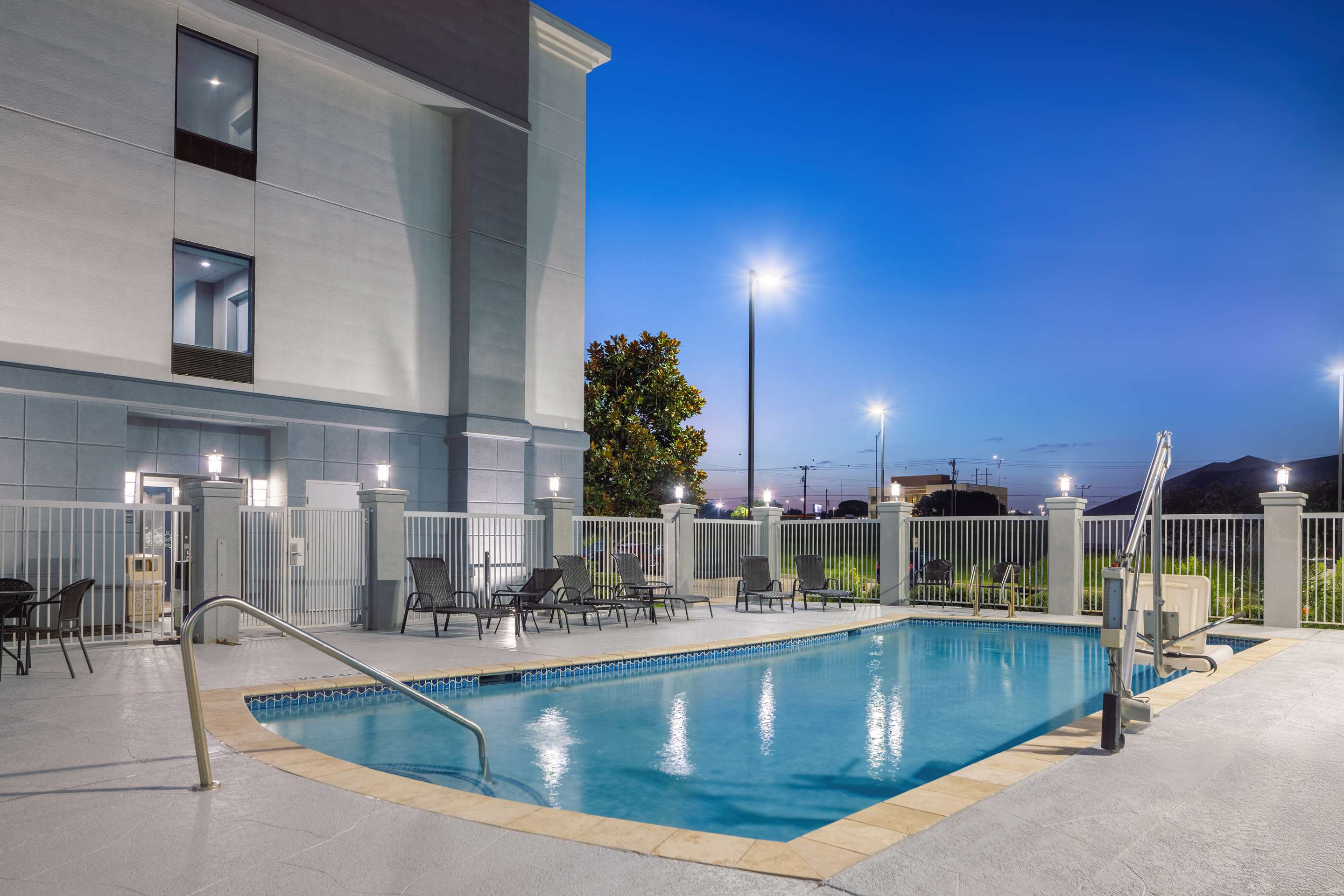 Pool | Hampton Inn & Suites Brenham