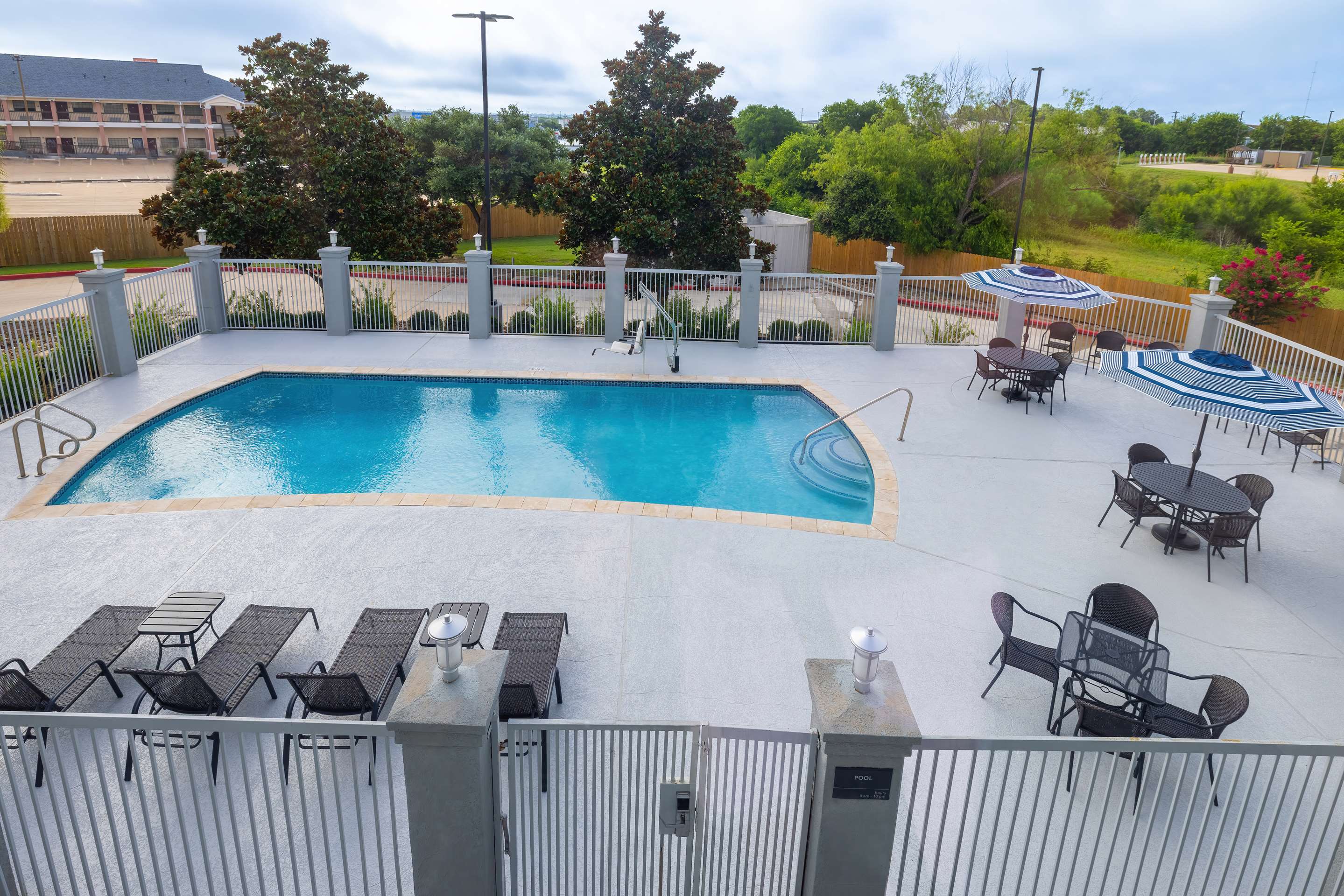 Pool | Hampton Inn & Suites Brenham