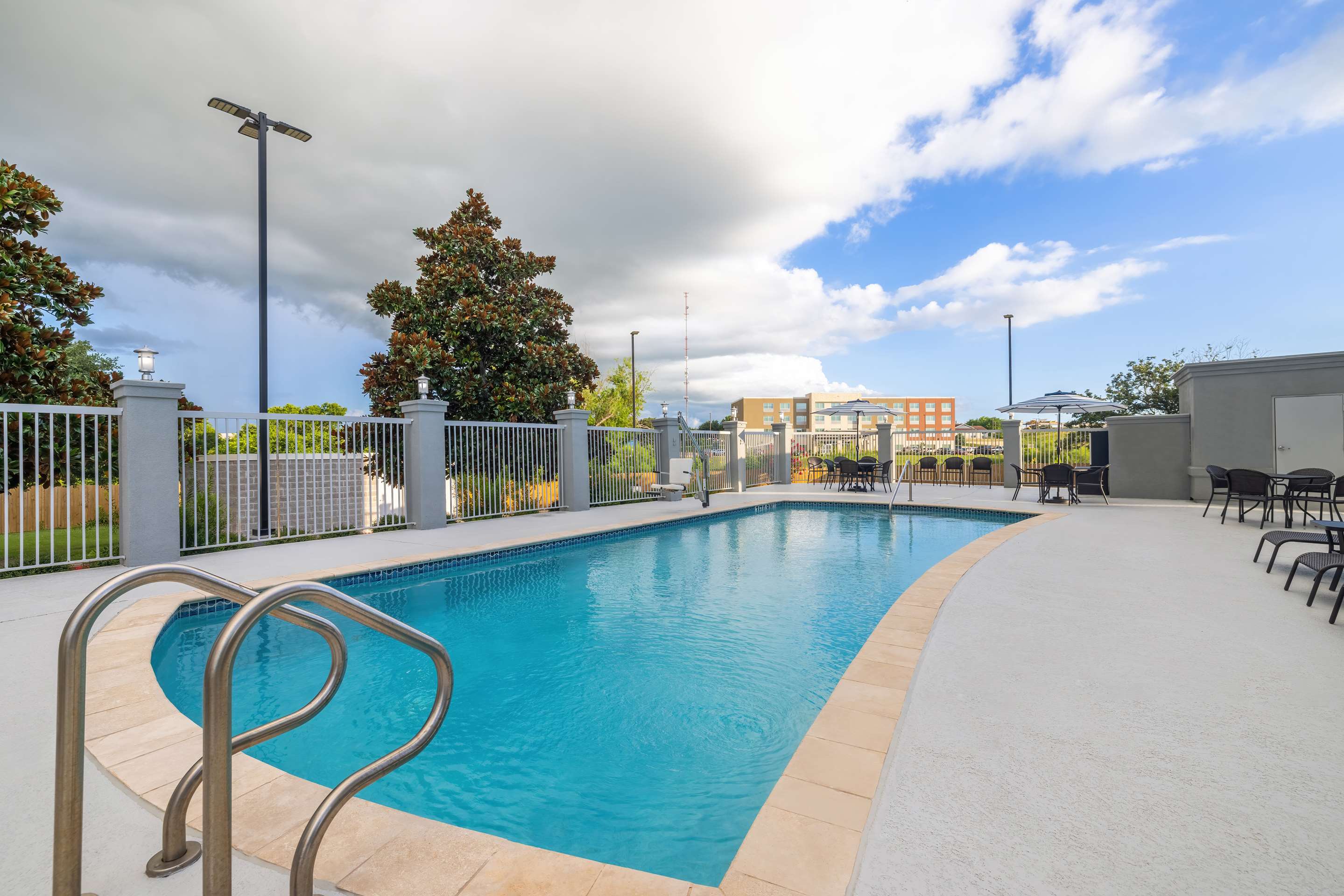 Pool | Hampton Inn & Suites Brenham