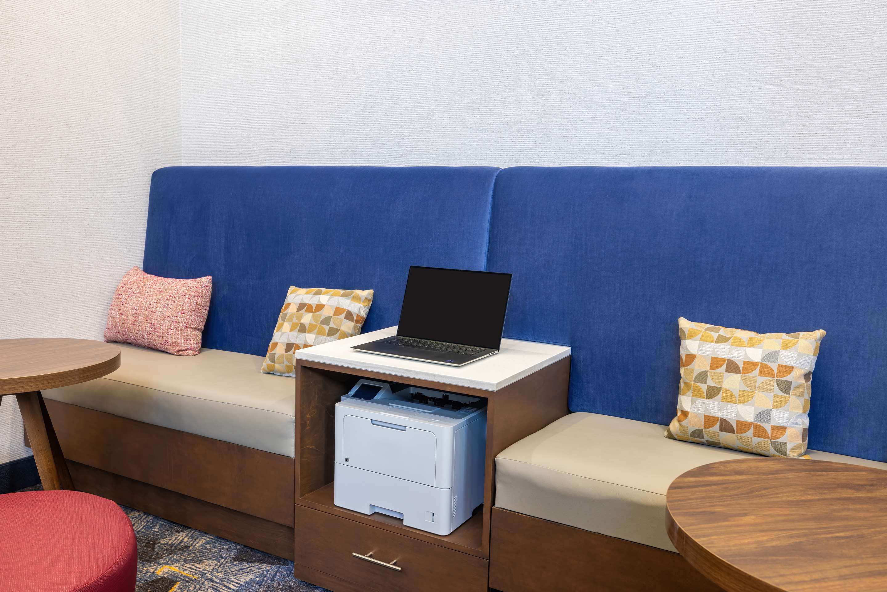 Business Center | Hampton Inn & Suites Brenham