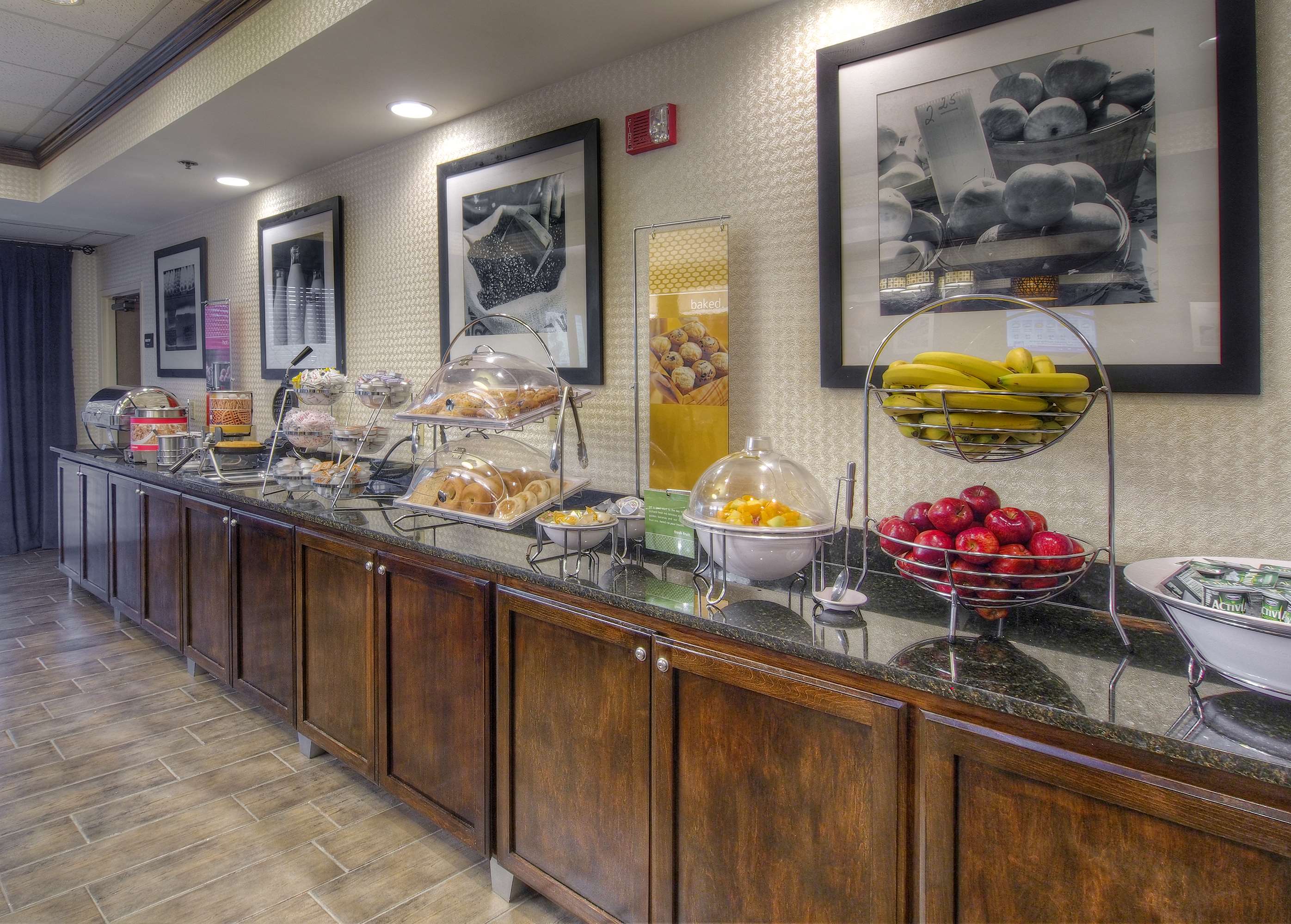 Restaurant | Hampton Inn Bristol