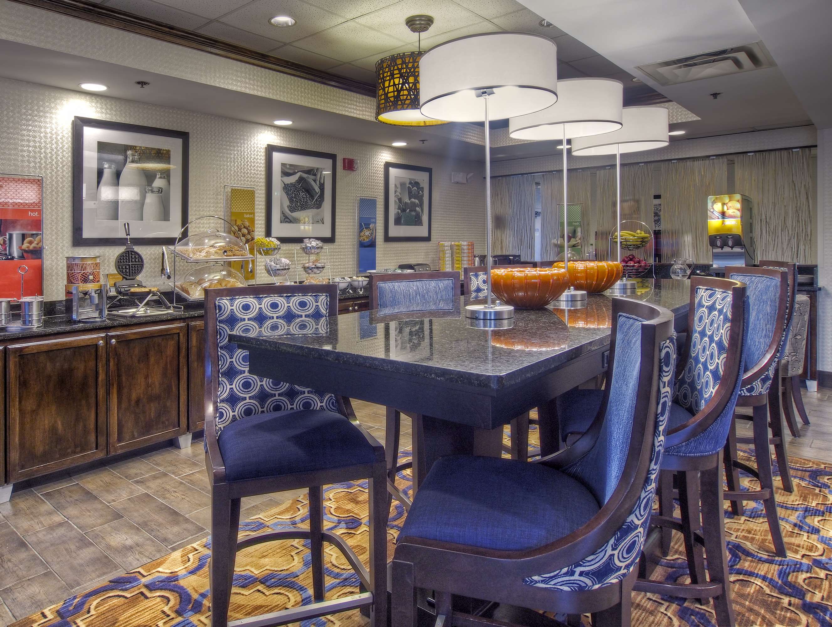 Restaurant | Hampton Inn Bristol