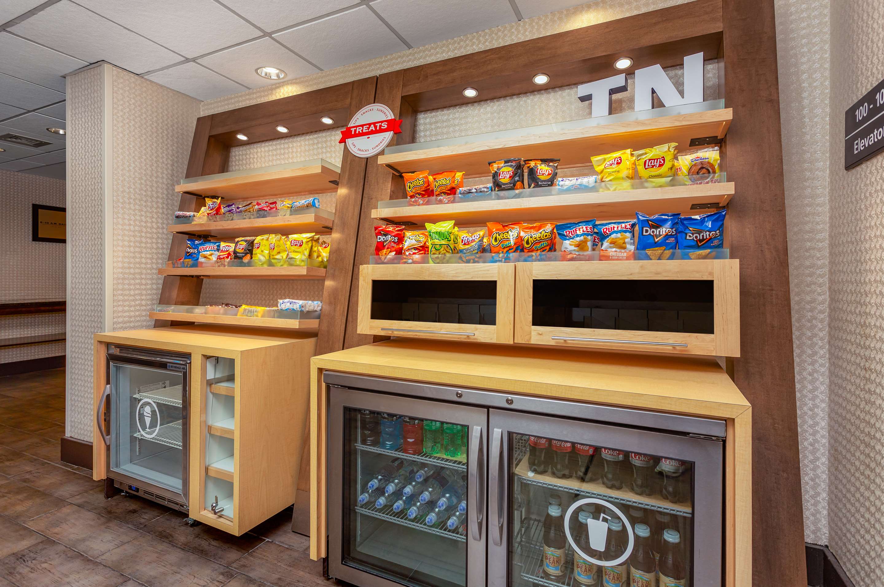 Restaurant | Hampton Inn Bristol