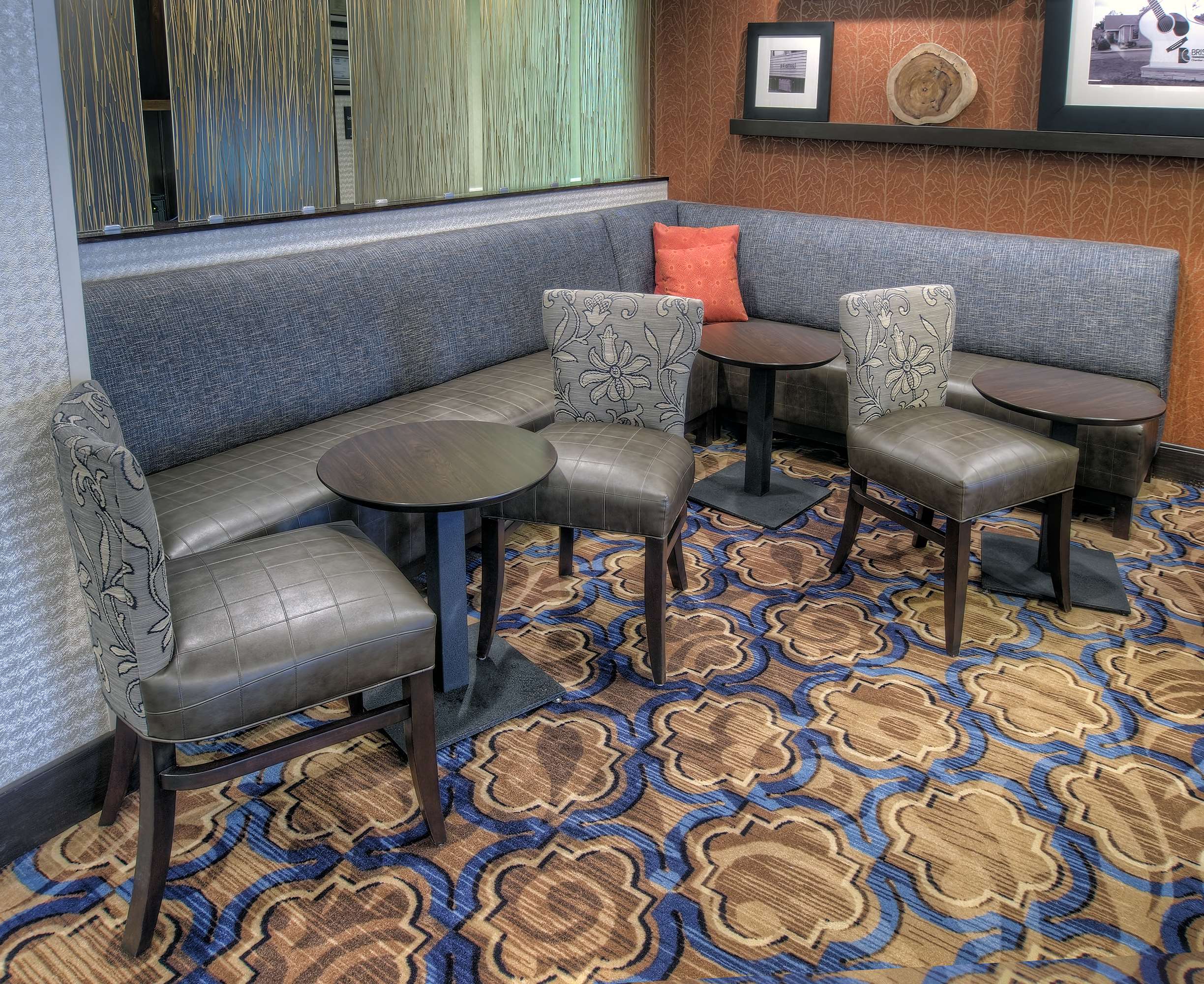 Restaurant | Hampton Inn Bristol