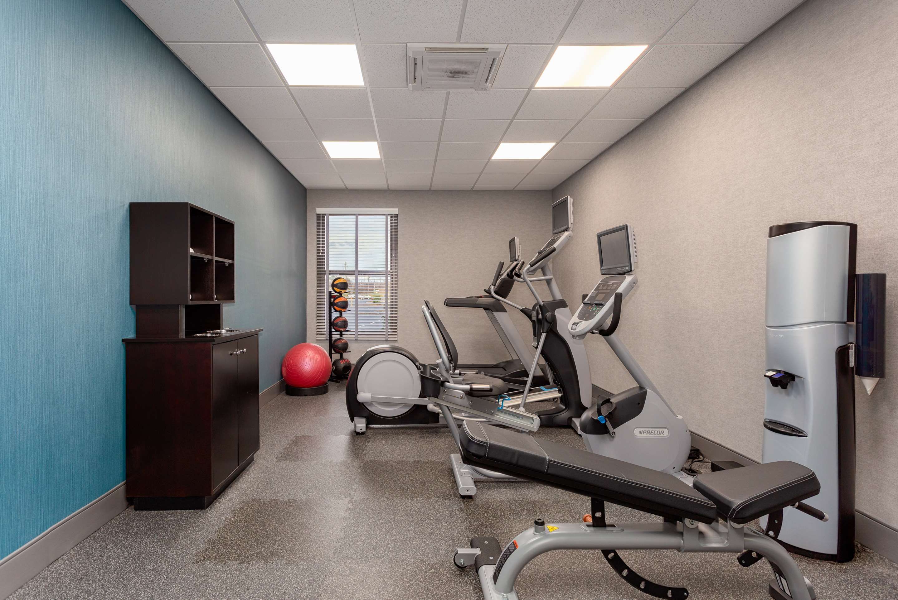 Health club fitness center gym | Hampton Inn Bristol