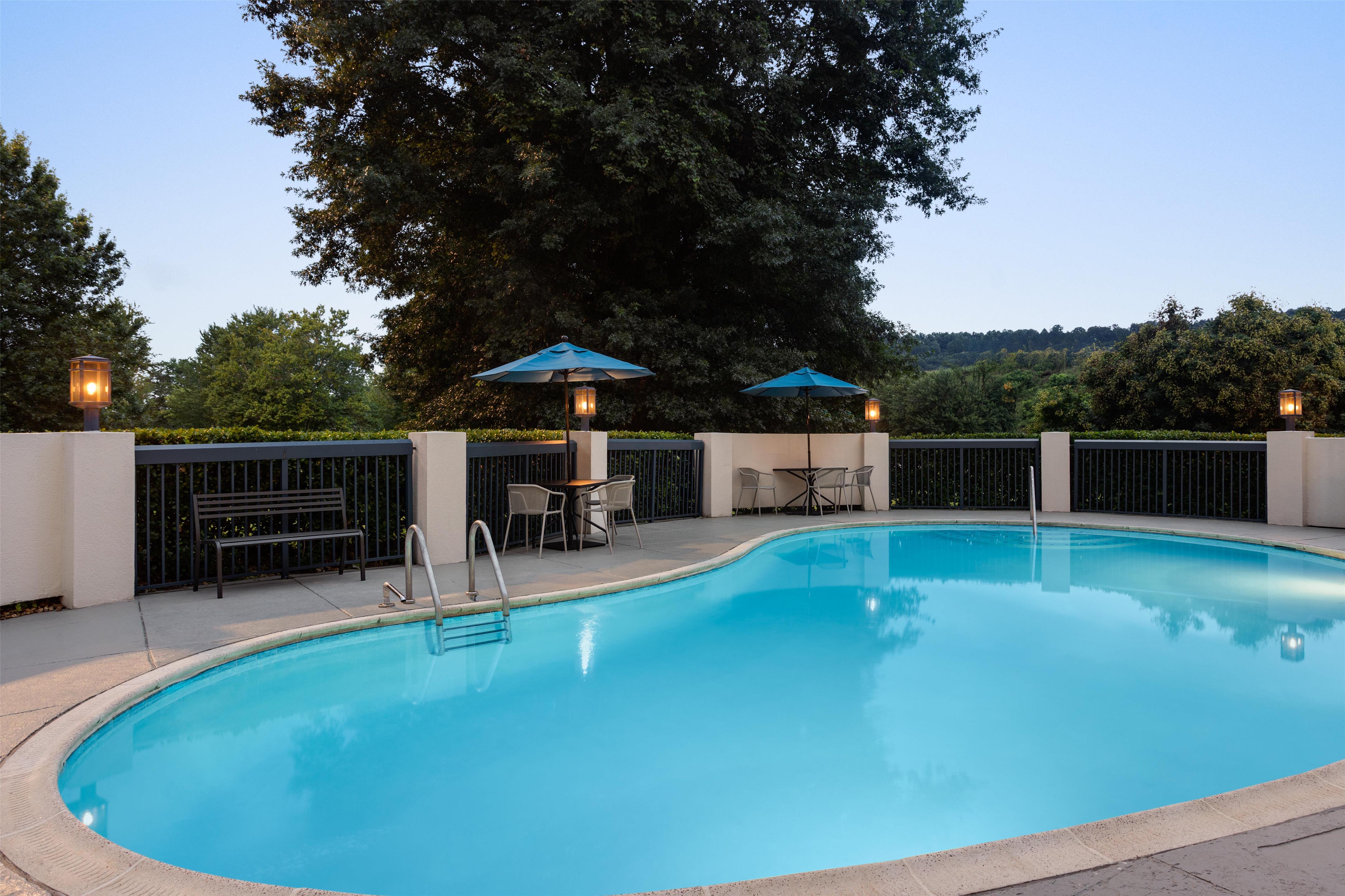 Pool | Hampton Inn Bristol