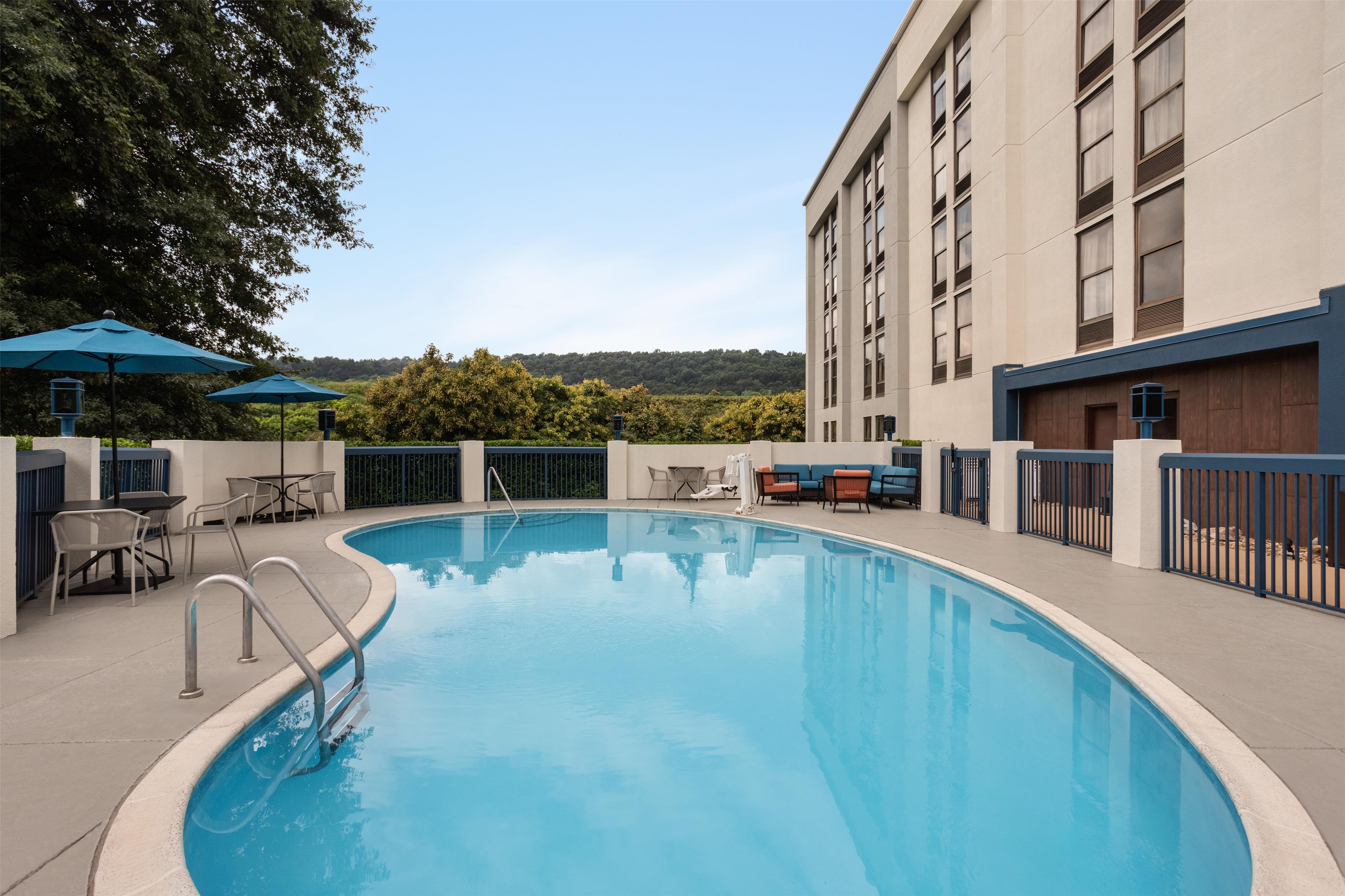 Pool | Hampton Inn Bristol