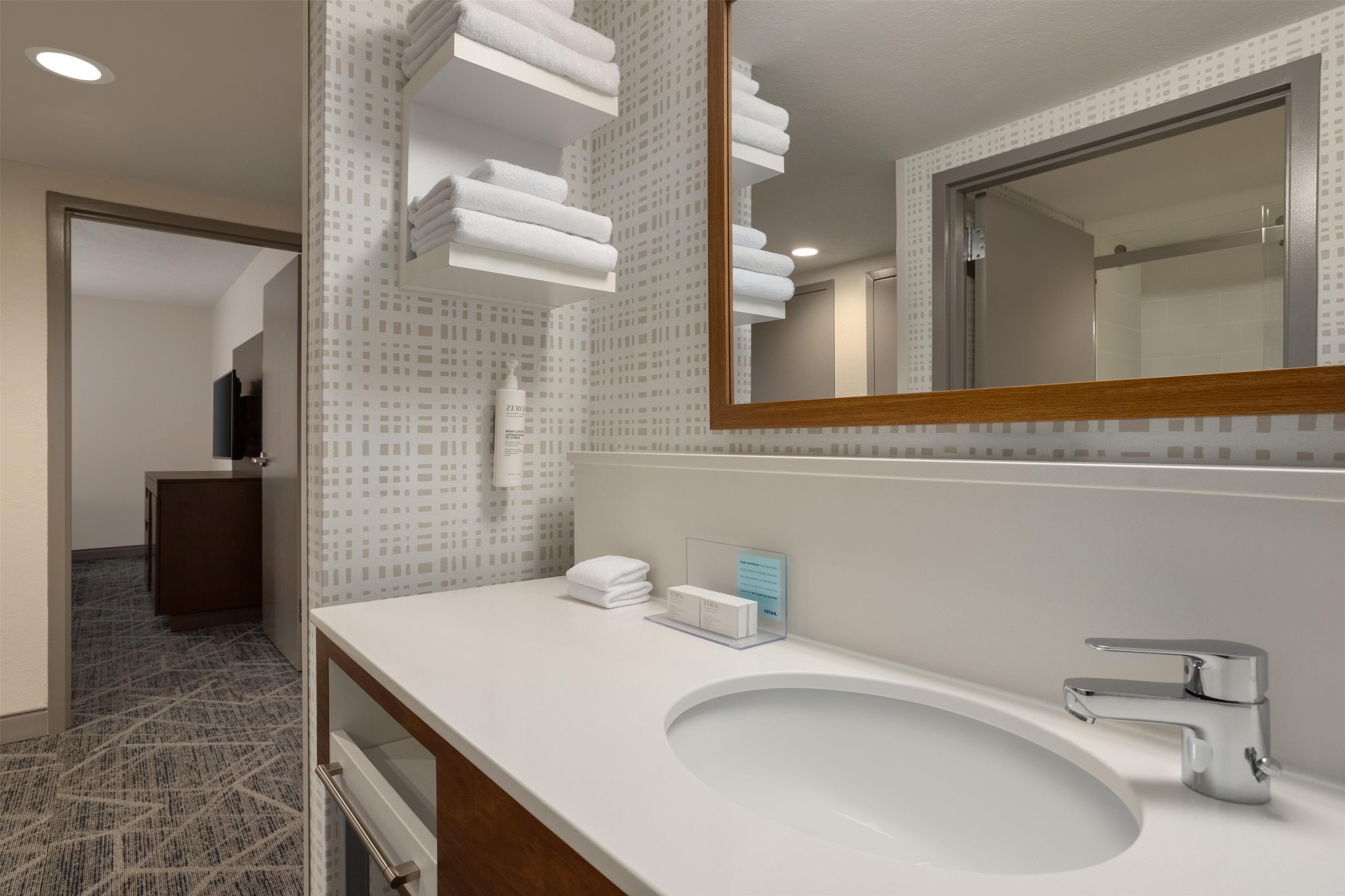 Guest room bath
