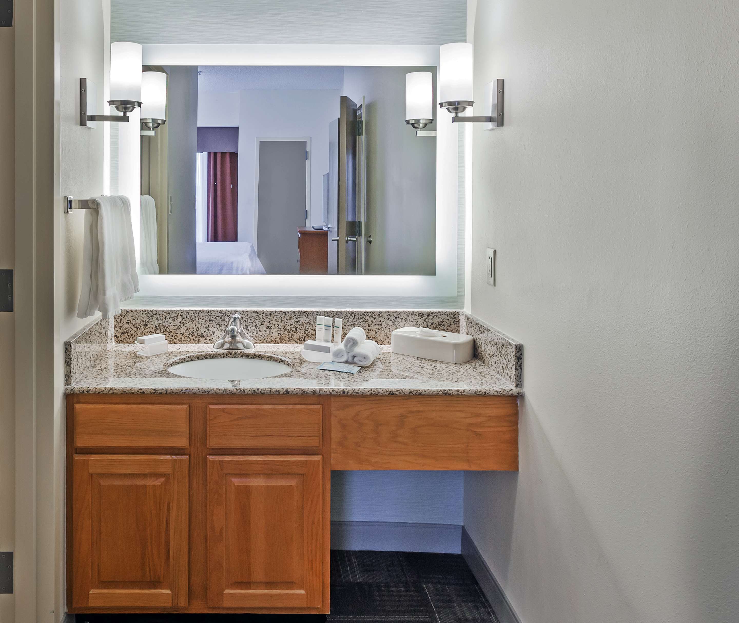 Guest room bath