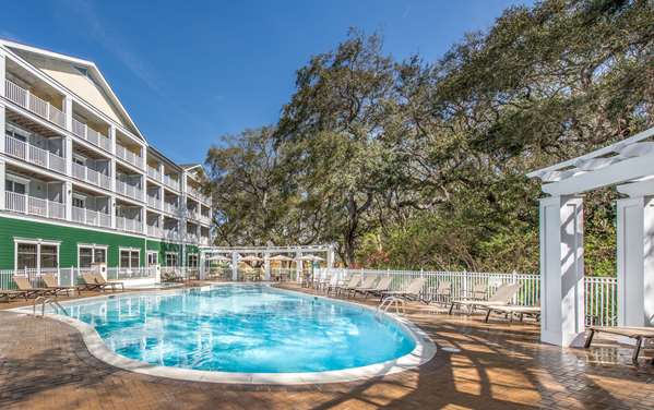 Pool - Hampton Inn & Suites Jekyll Island
