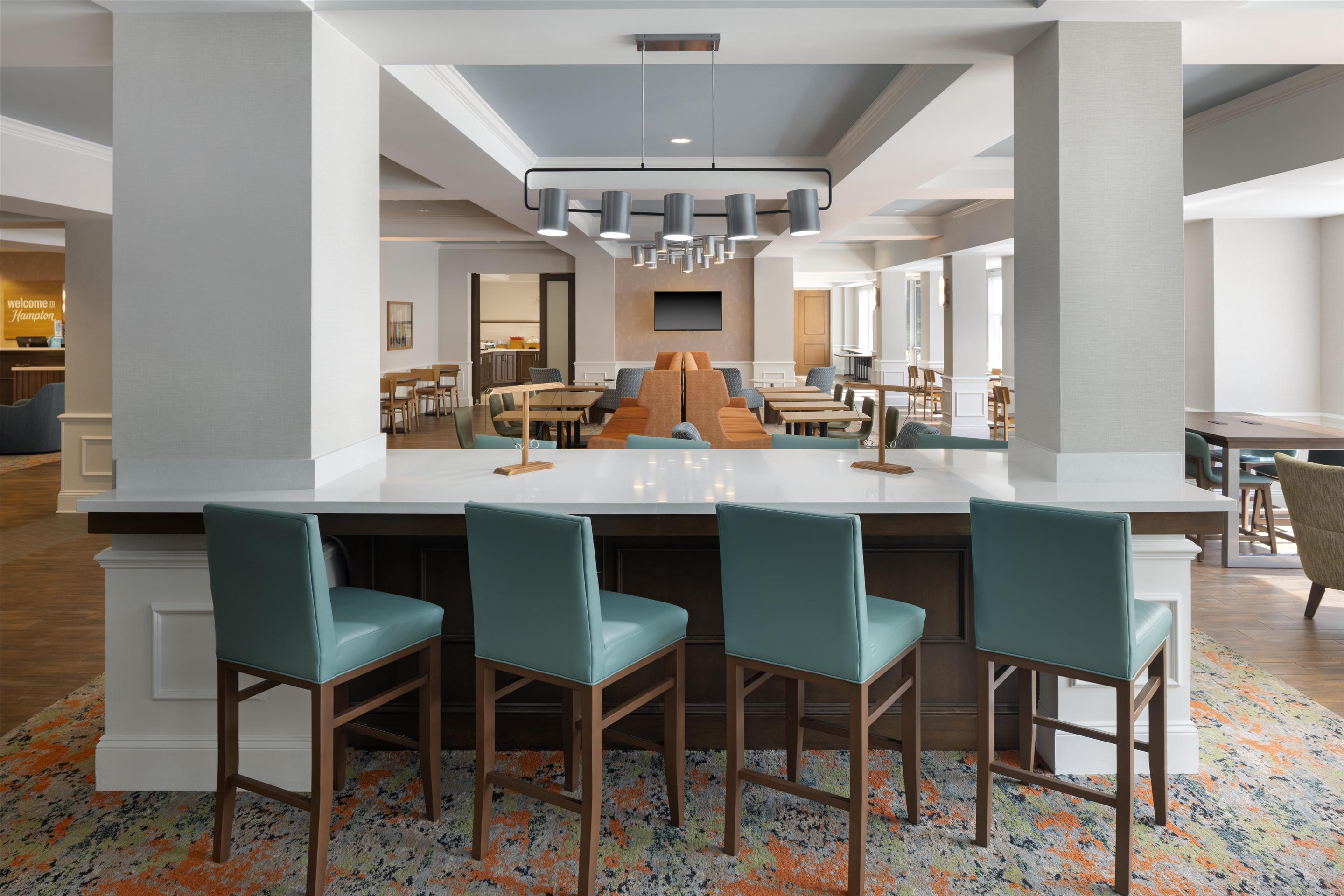 Breakfast Area | Hampton Inn & Suites Jekyll Island