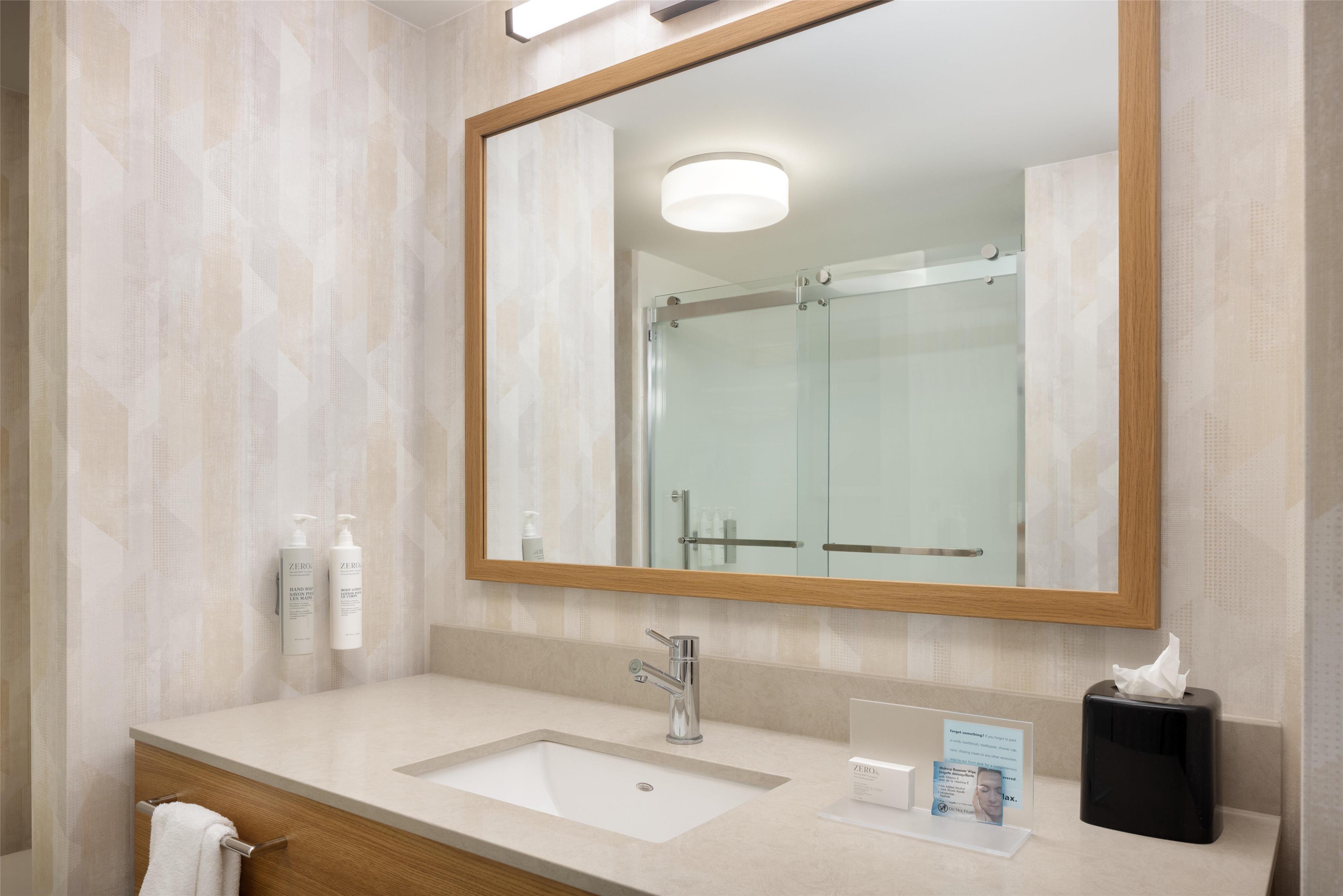 Hampton Inn & Suites by Hilton Jekyll Island Room Type - 1 KING BED STANDARD NS