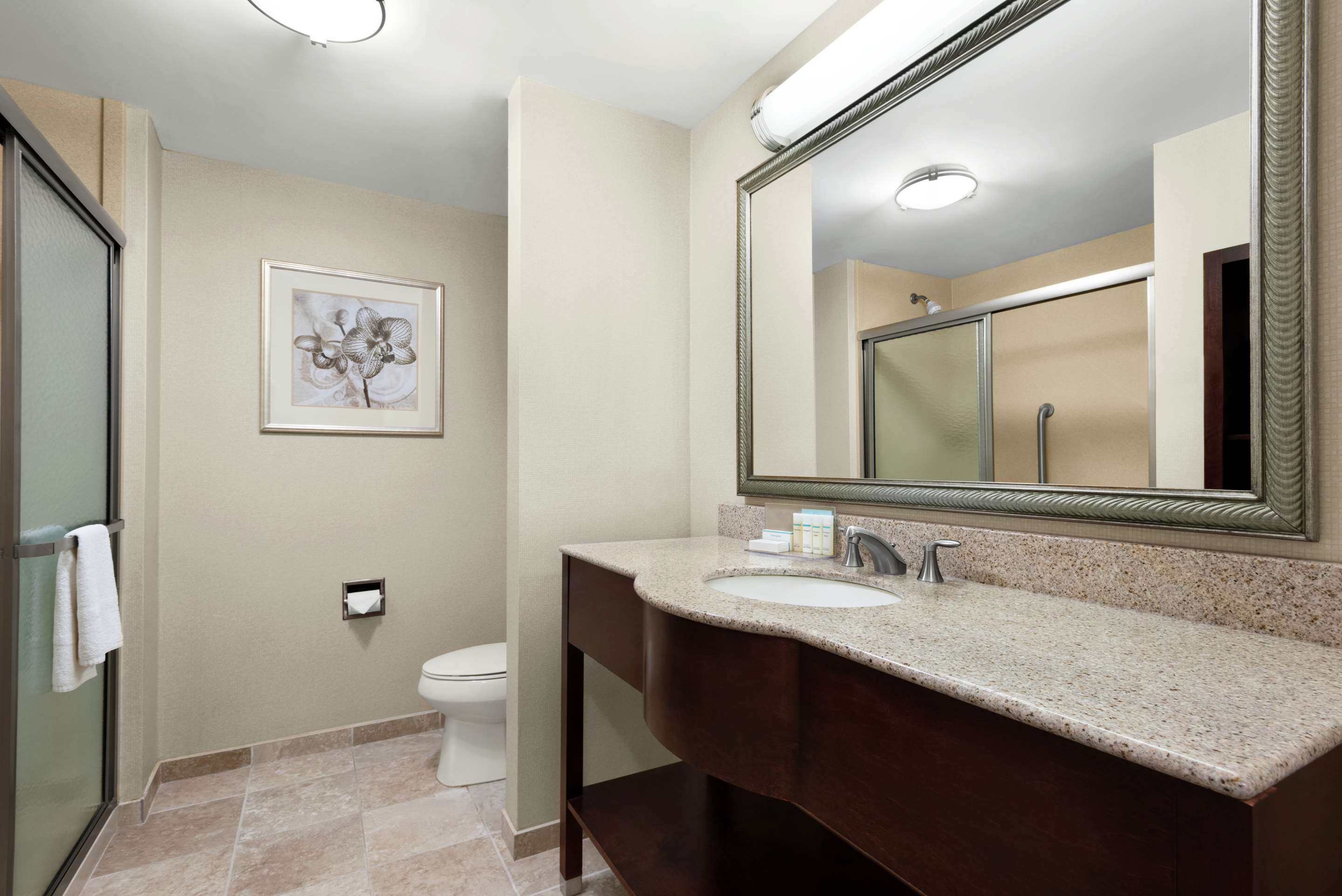 Guest room bath