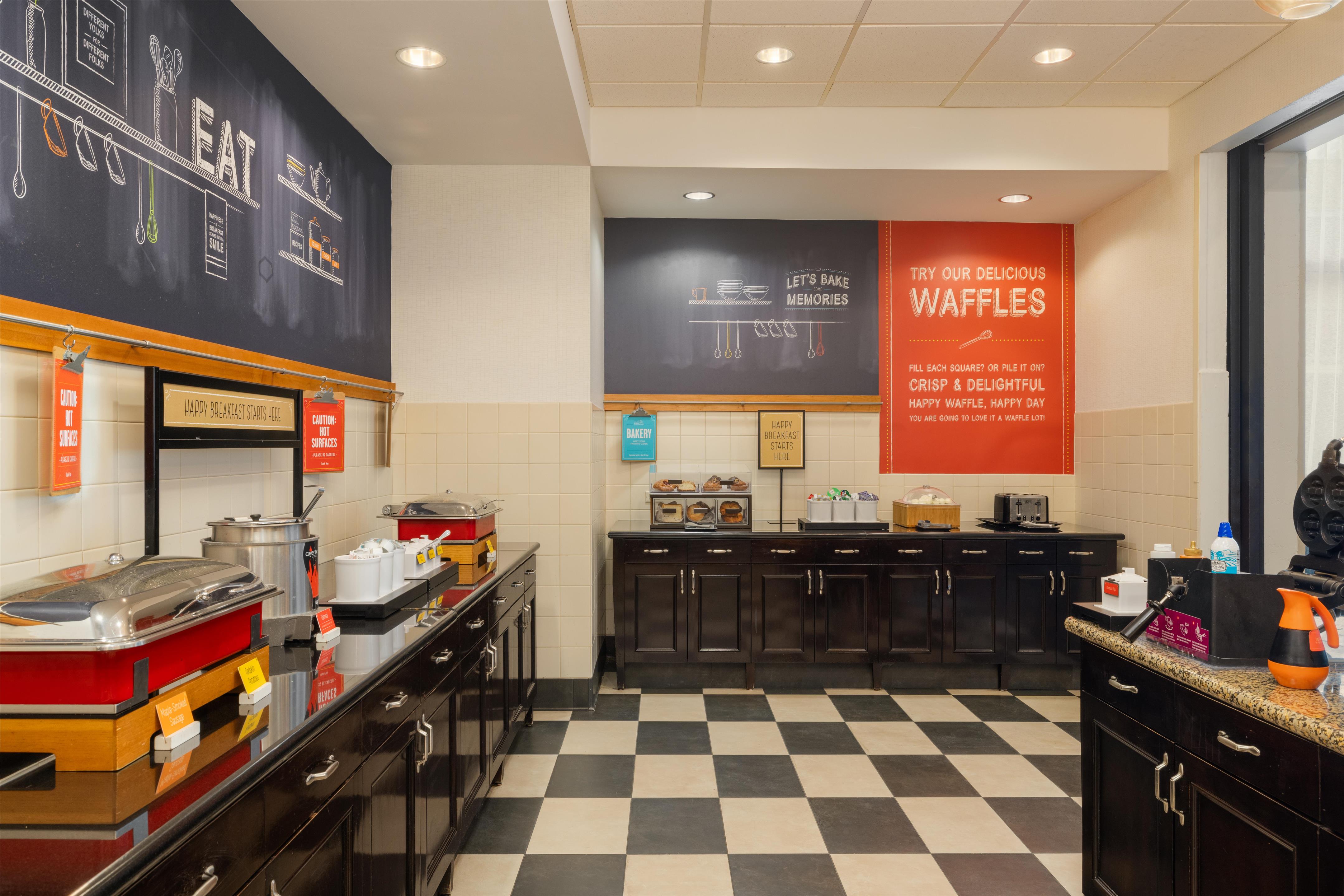 Breakfast Area | Hampton Inn & Suites Baton Rouge Downtown