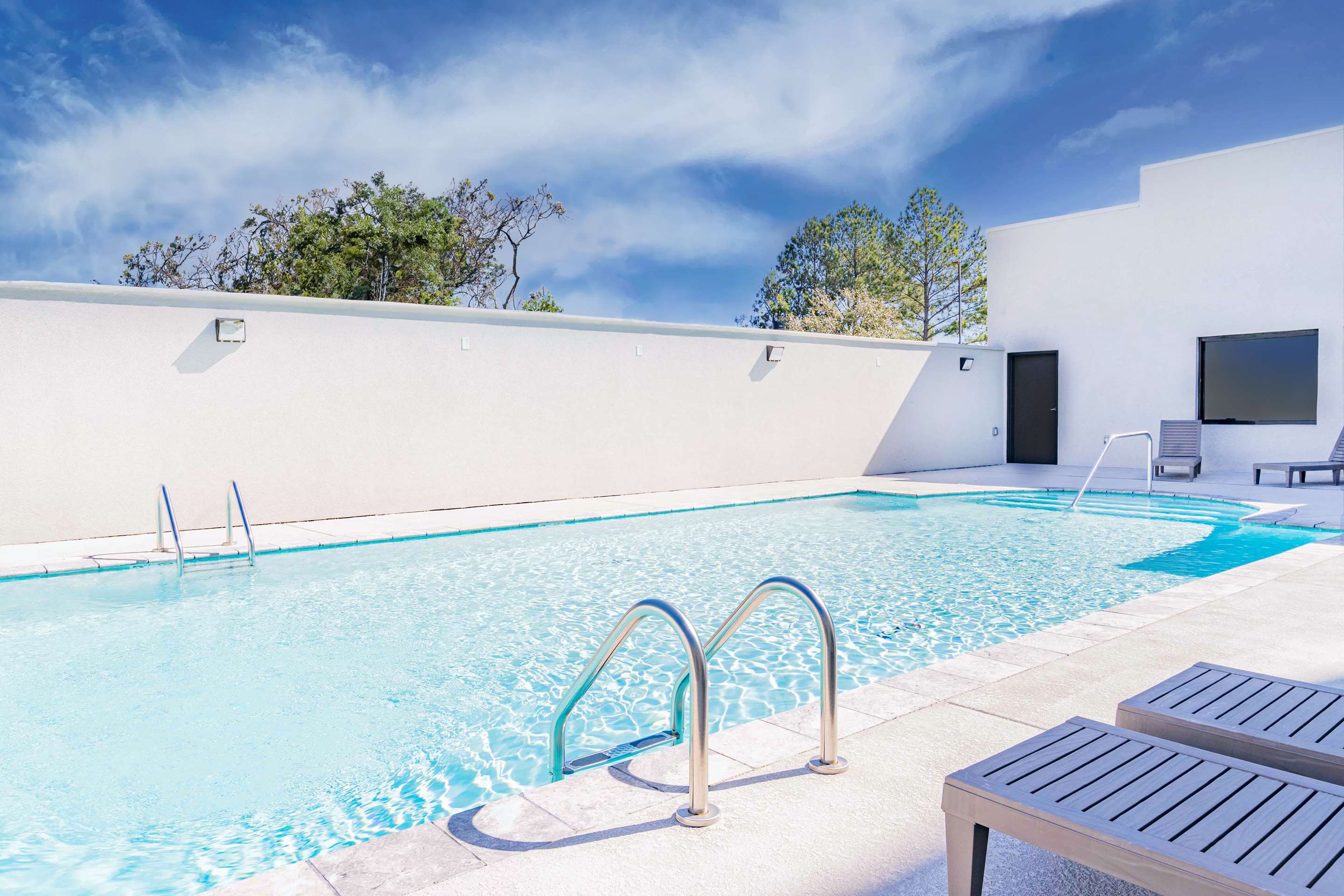 Pool | Hampton Inn Baton Rouge - Denham Springs