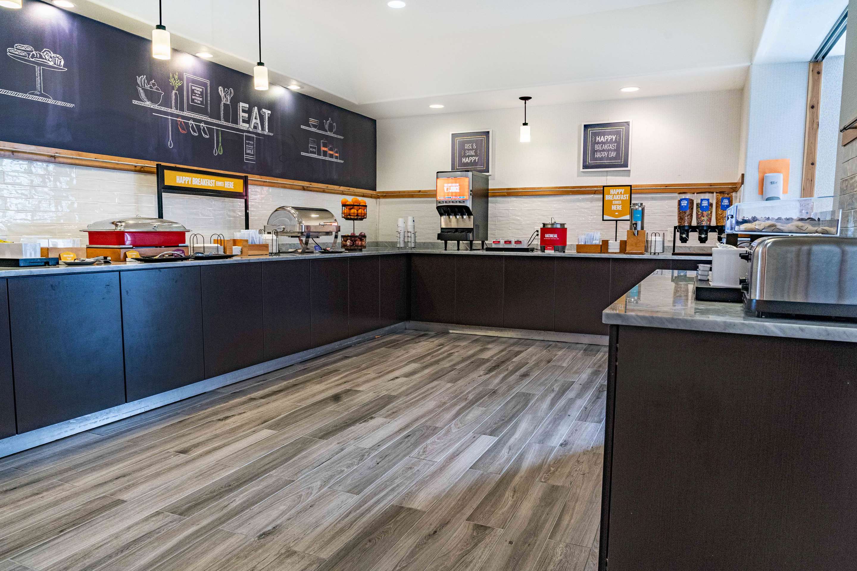 Breakfast Area | Hampton Inn Baton Rouge - Denham Springs