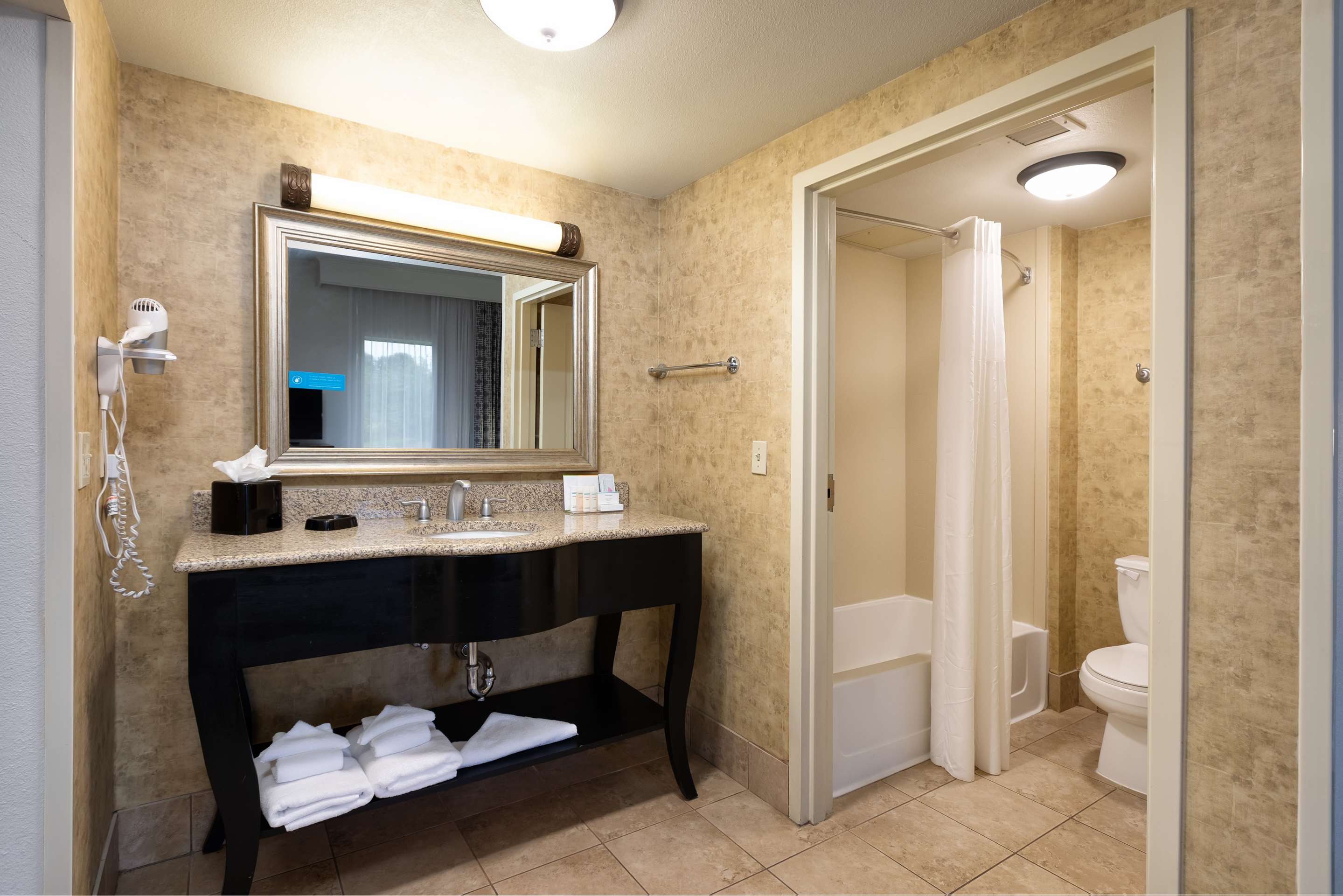 Guest room bath
