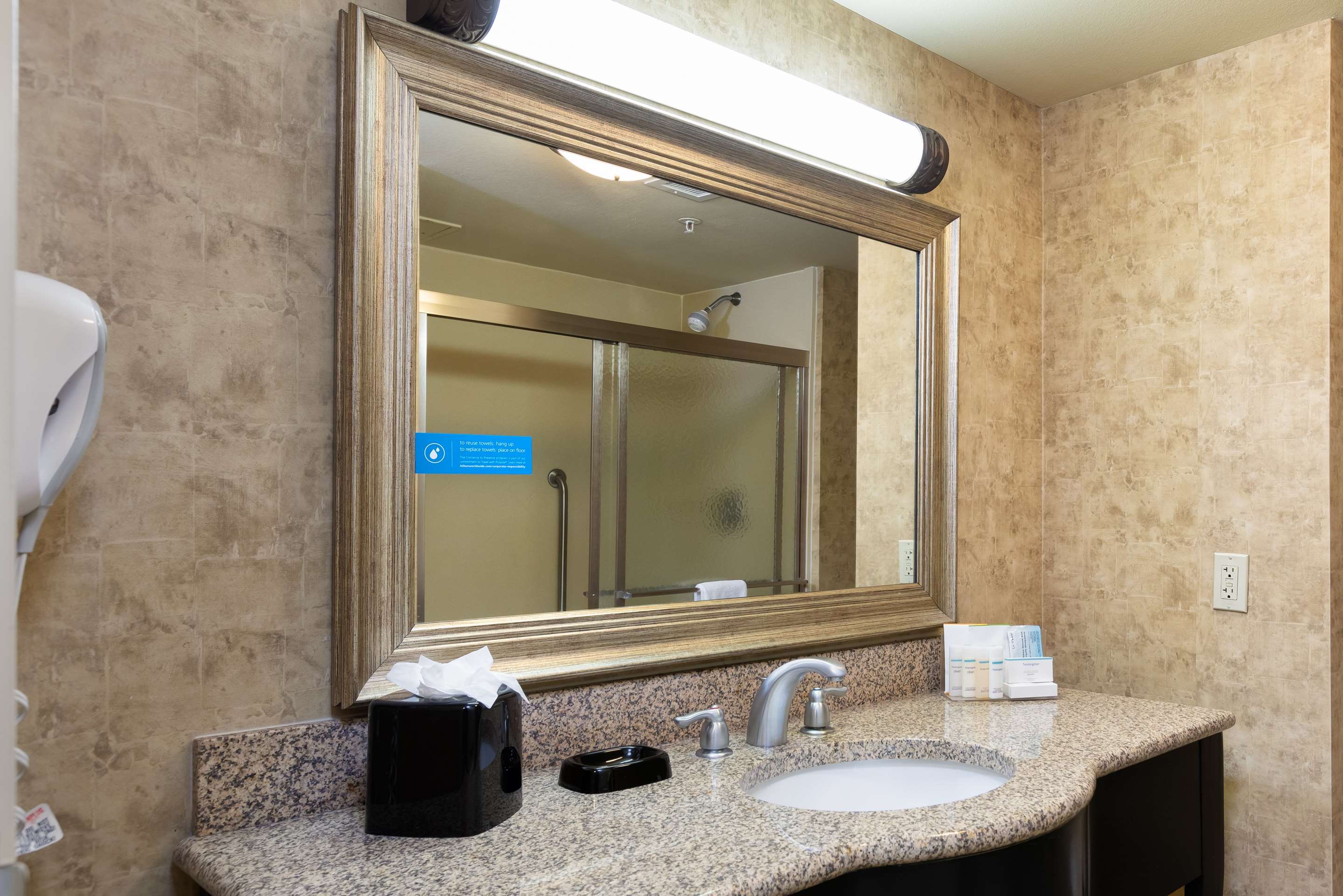 Guest room bath