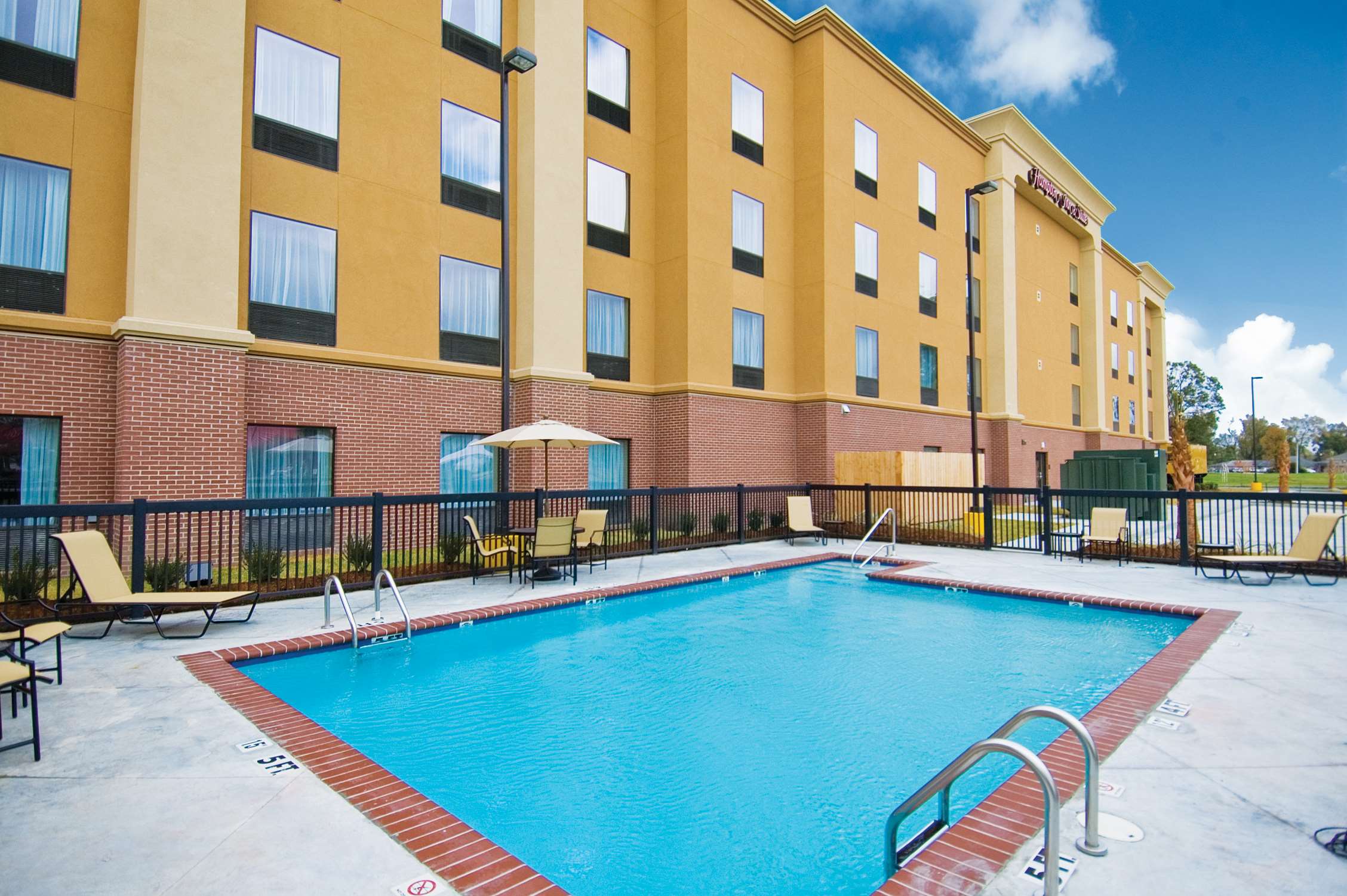 Pool | Hampton Inn & Suites Baton Rouge/Port Allen
