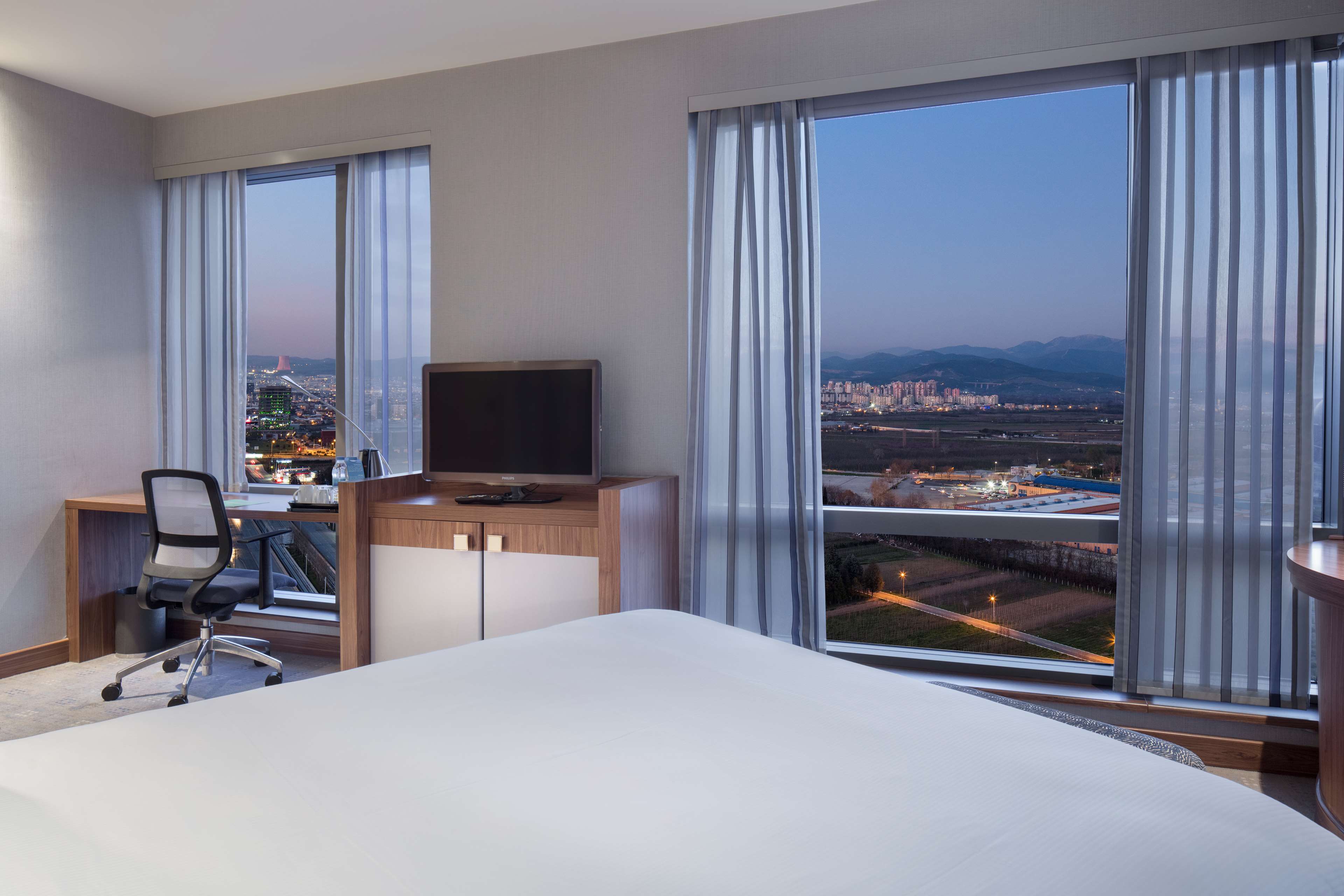 Hampton By Hilton Bursa - Tap to explore photos